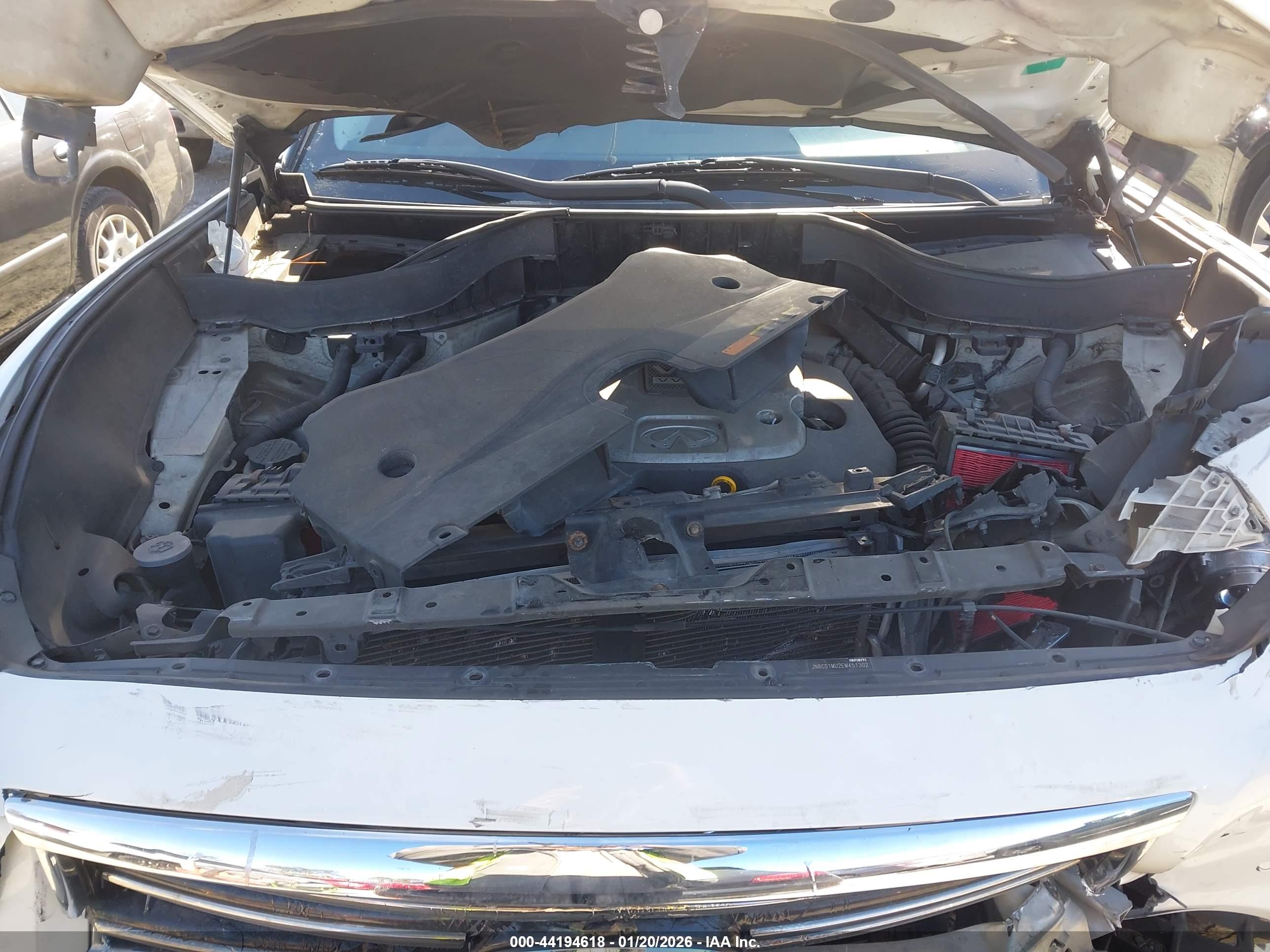 INFINITI QX70 image 10