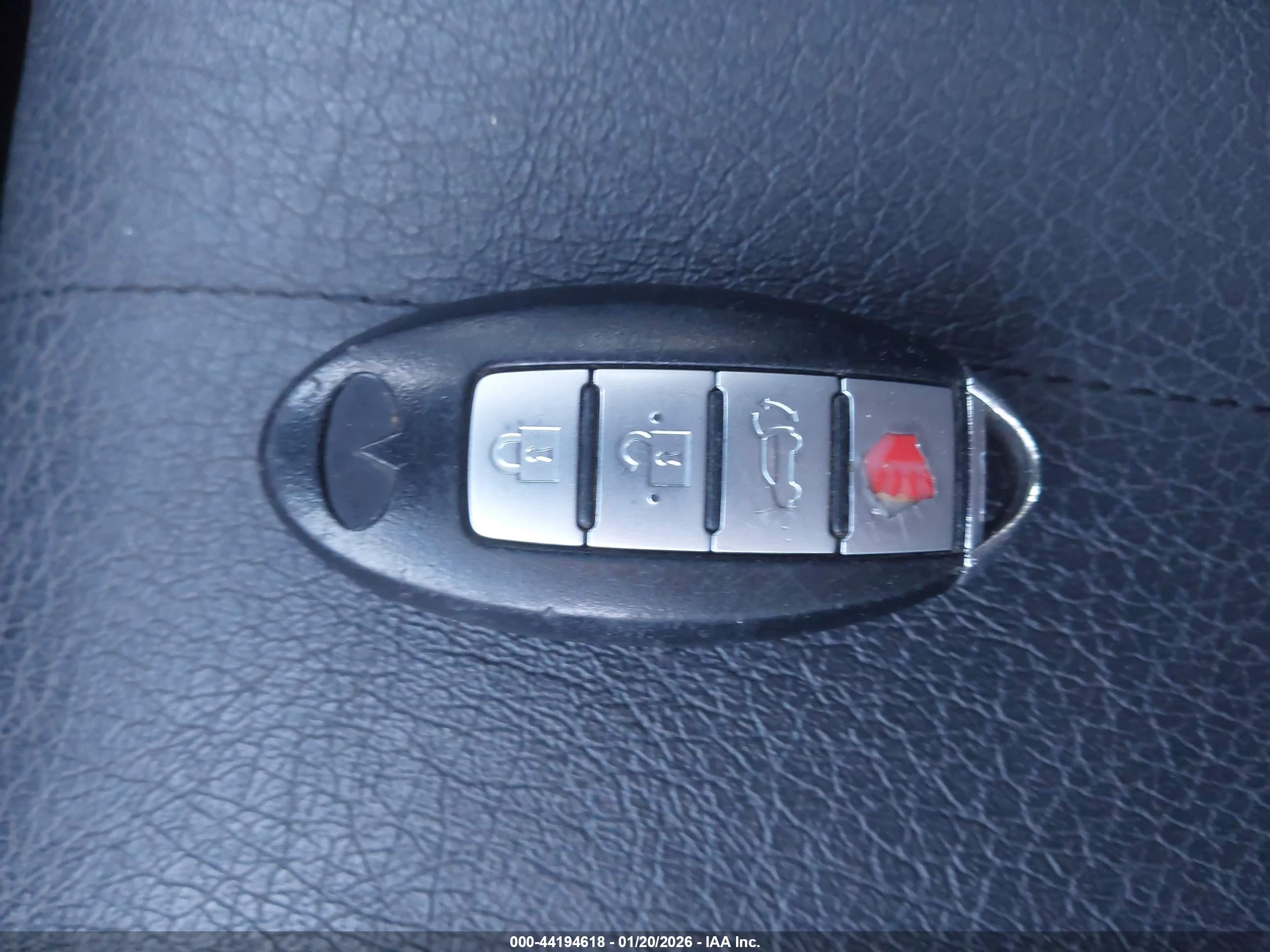 INFINITI QX70 image 11