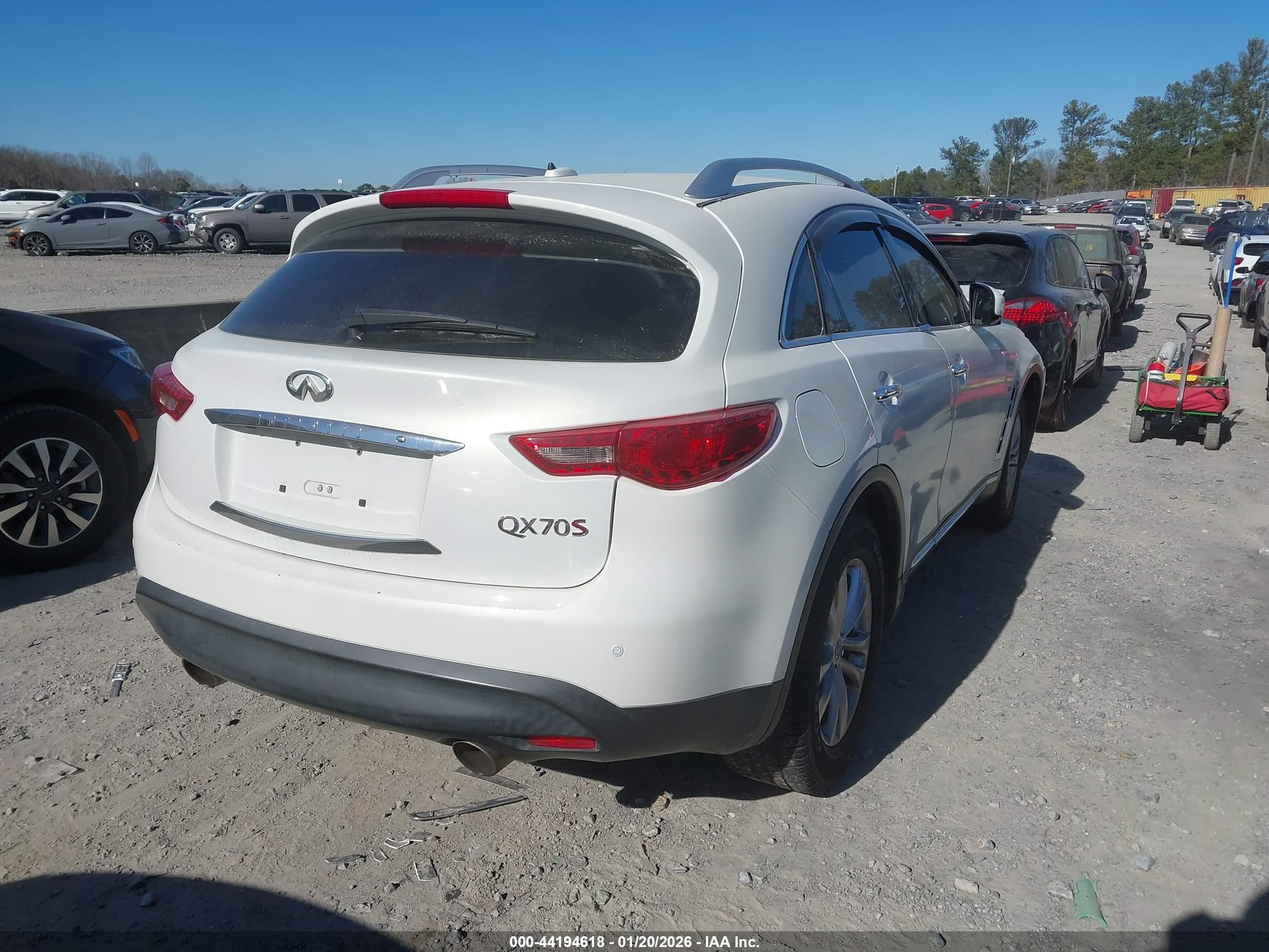 INFINITI QX70 image 4