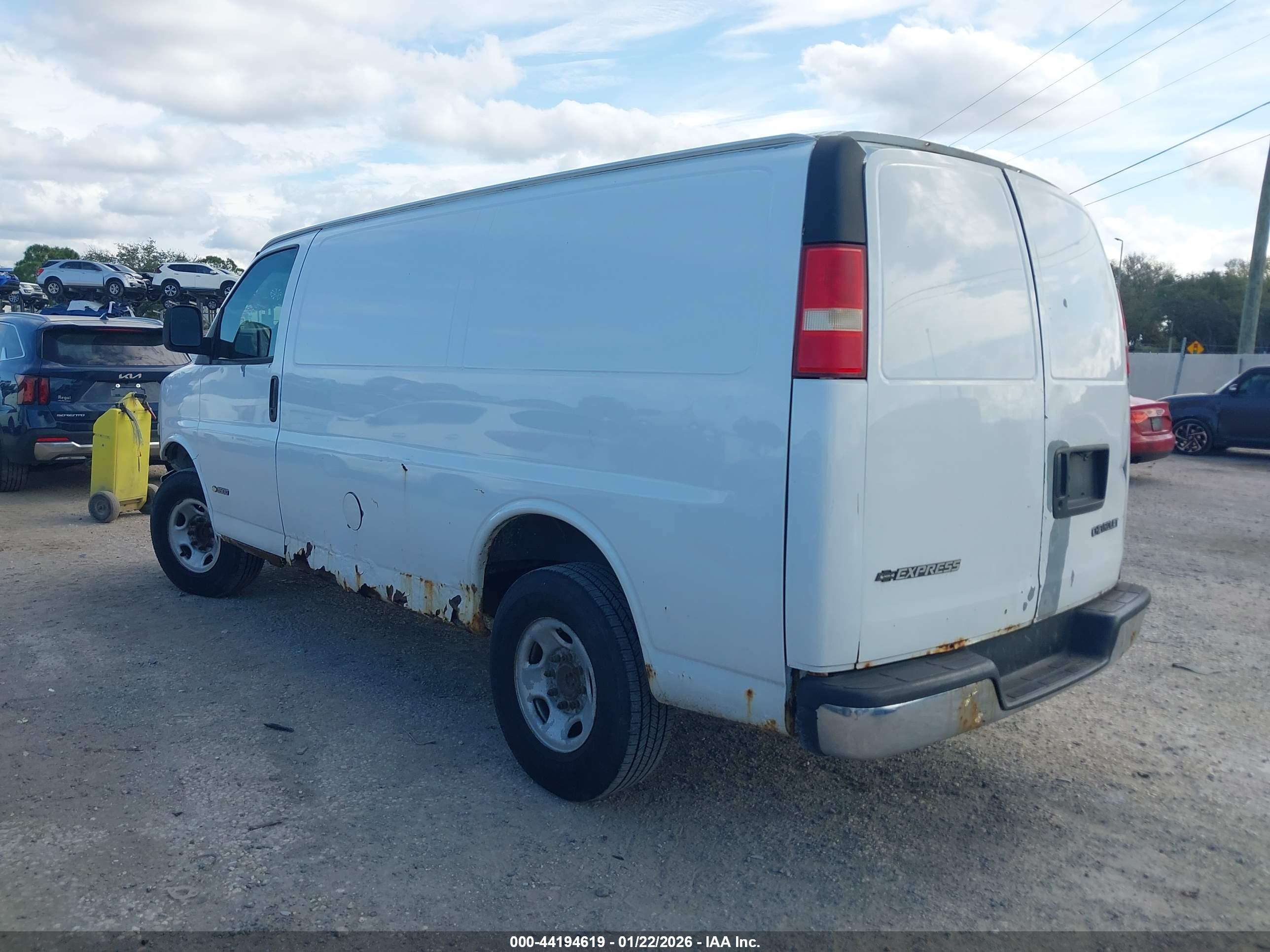 CHEVROLET EXPRESS image 3