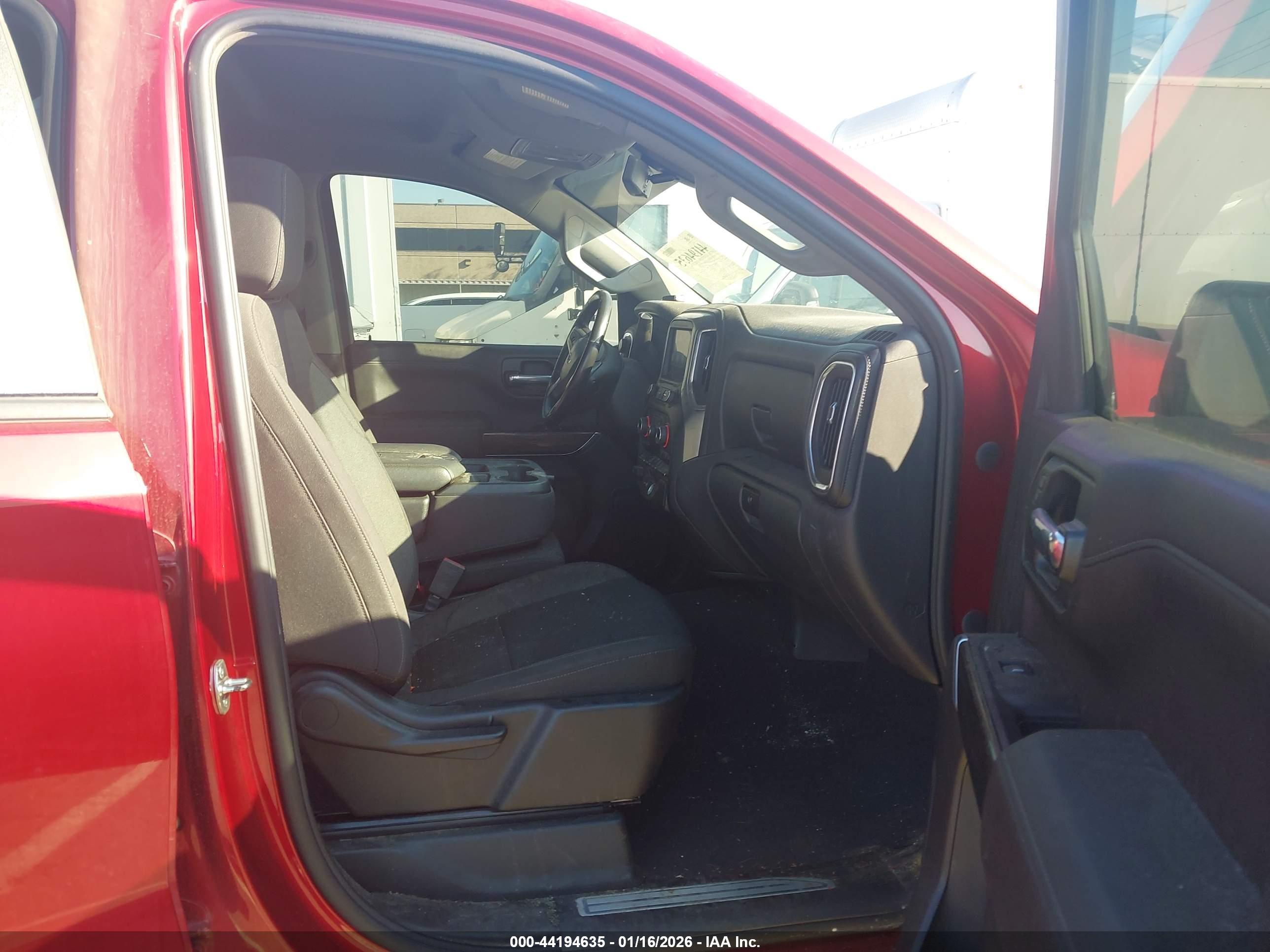 CHEVROLET SILVERADO image 5