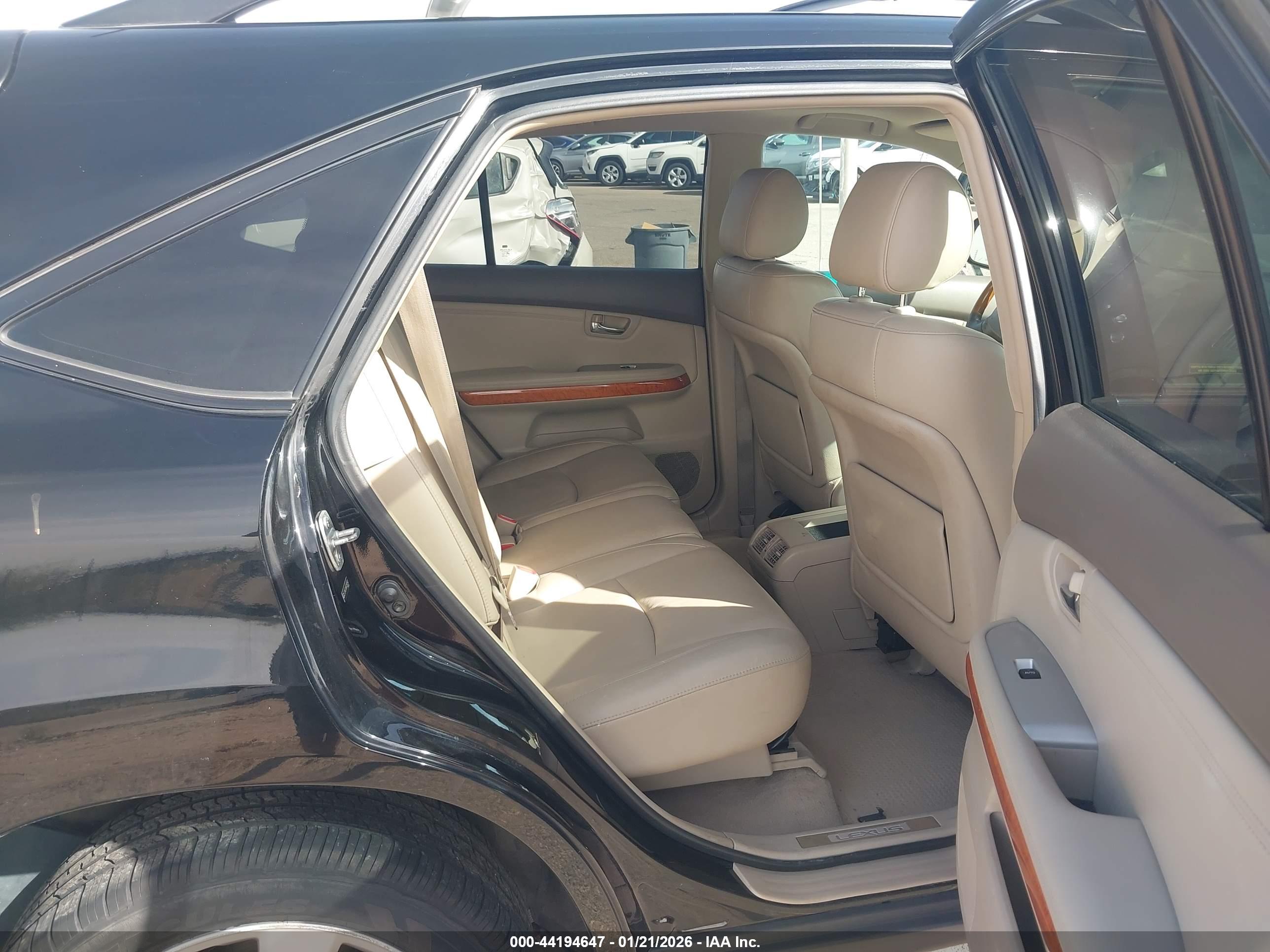 LEXUS RX image 8