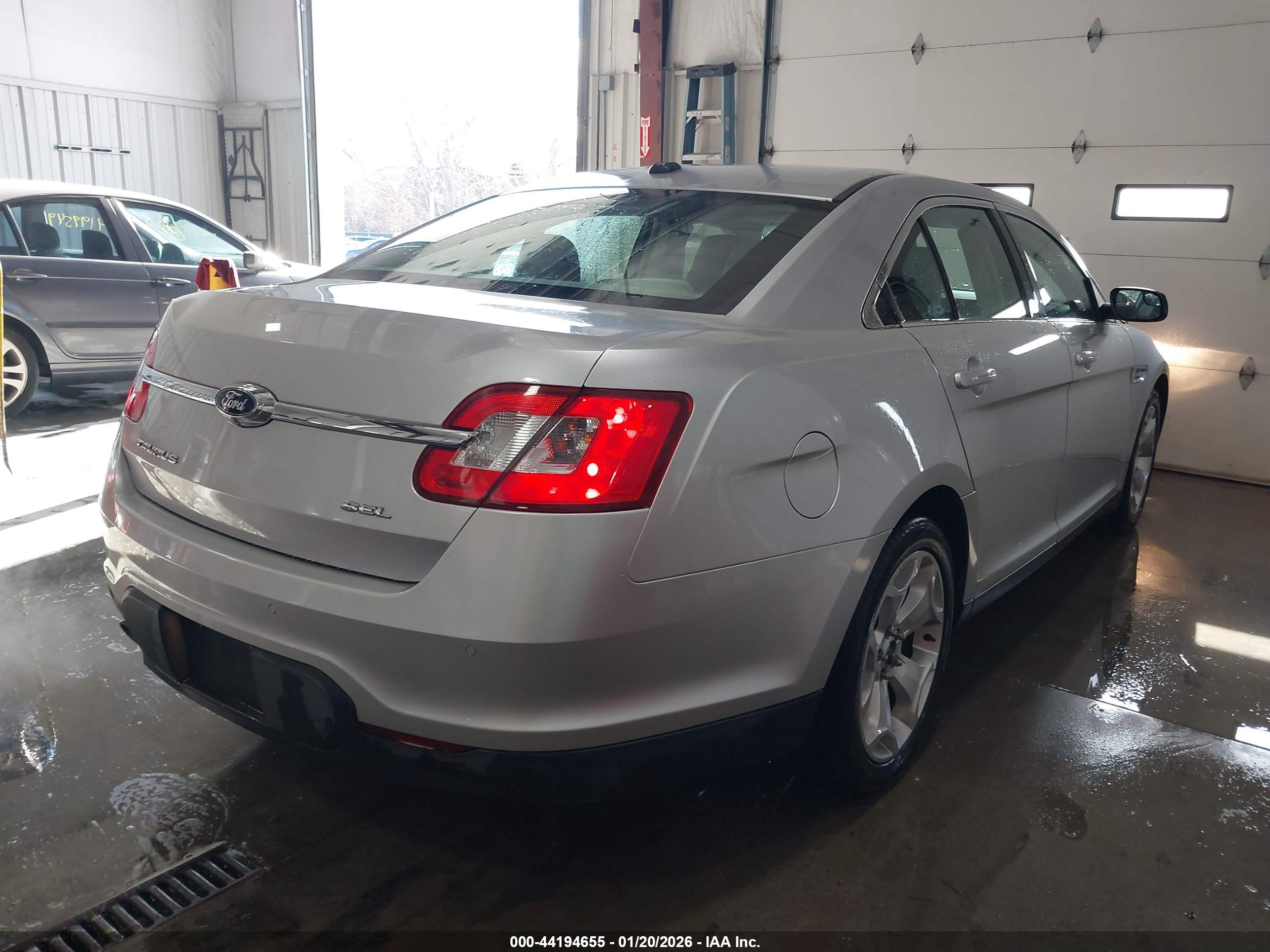 FORD TAURUS image 4