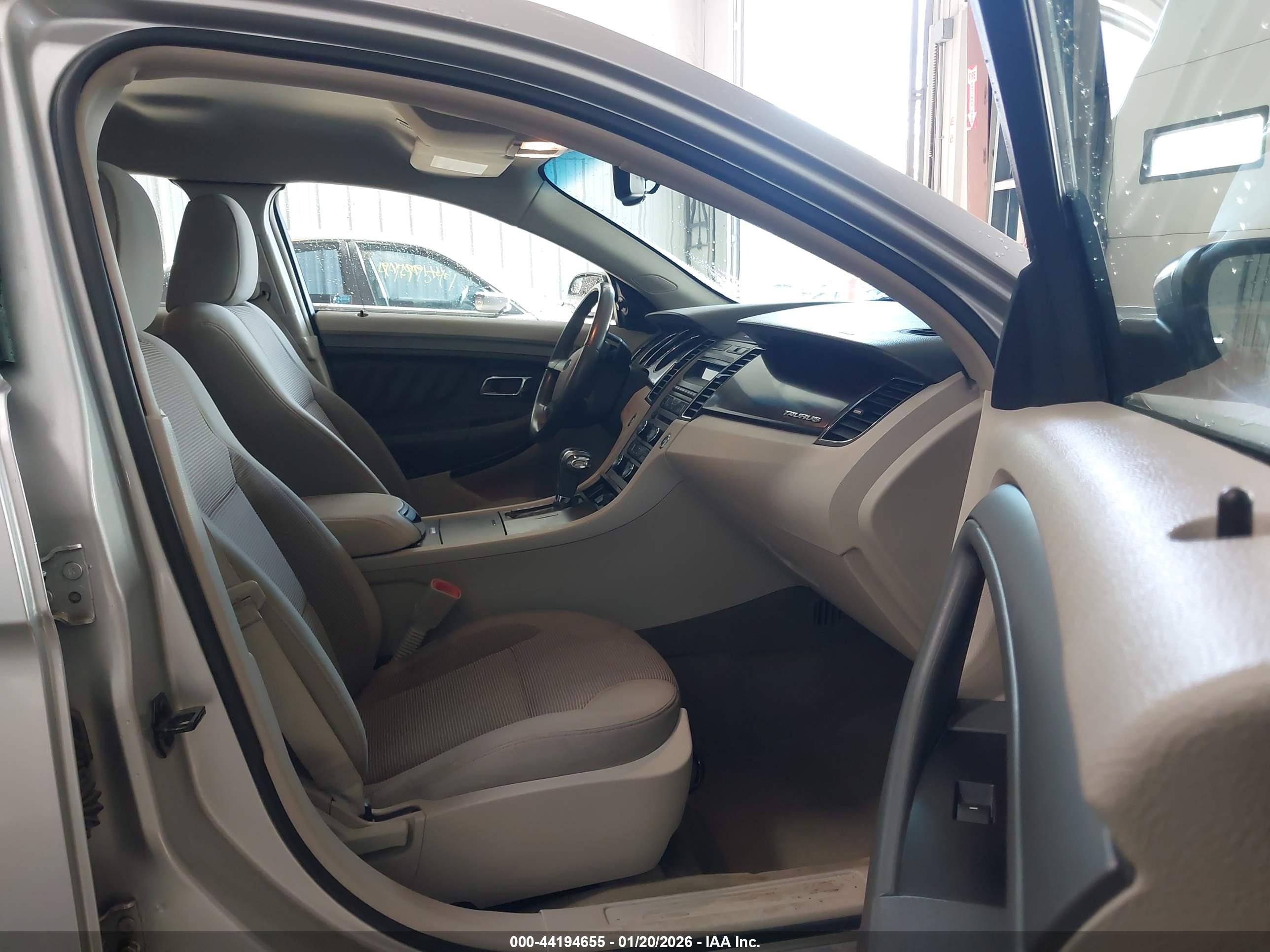 FORD TAURUS image 5
