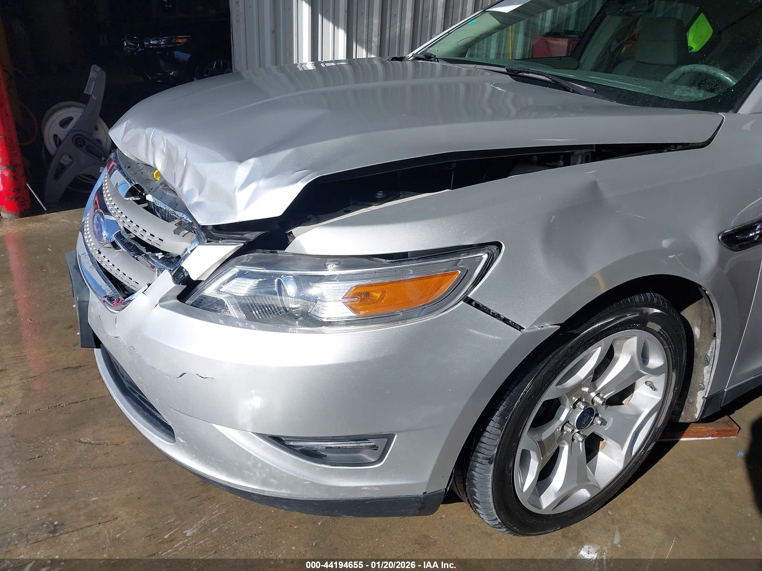 FORD TAURUS image 6