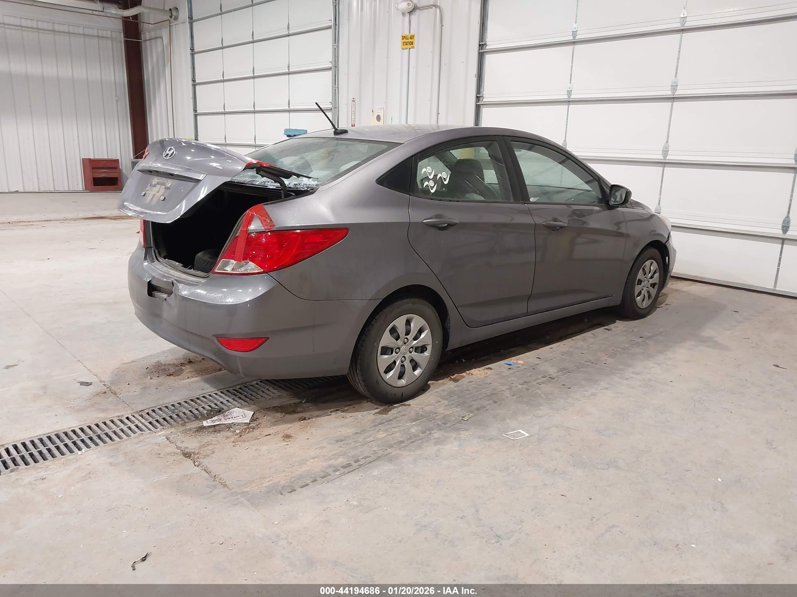 HYUNDAI ACCENT image 4