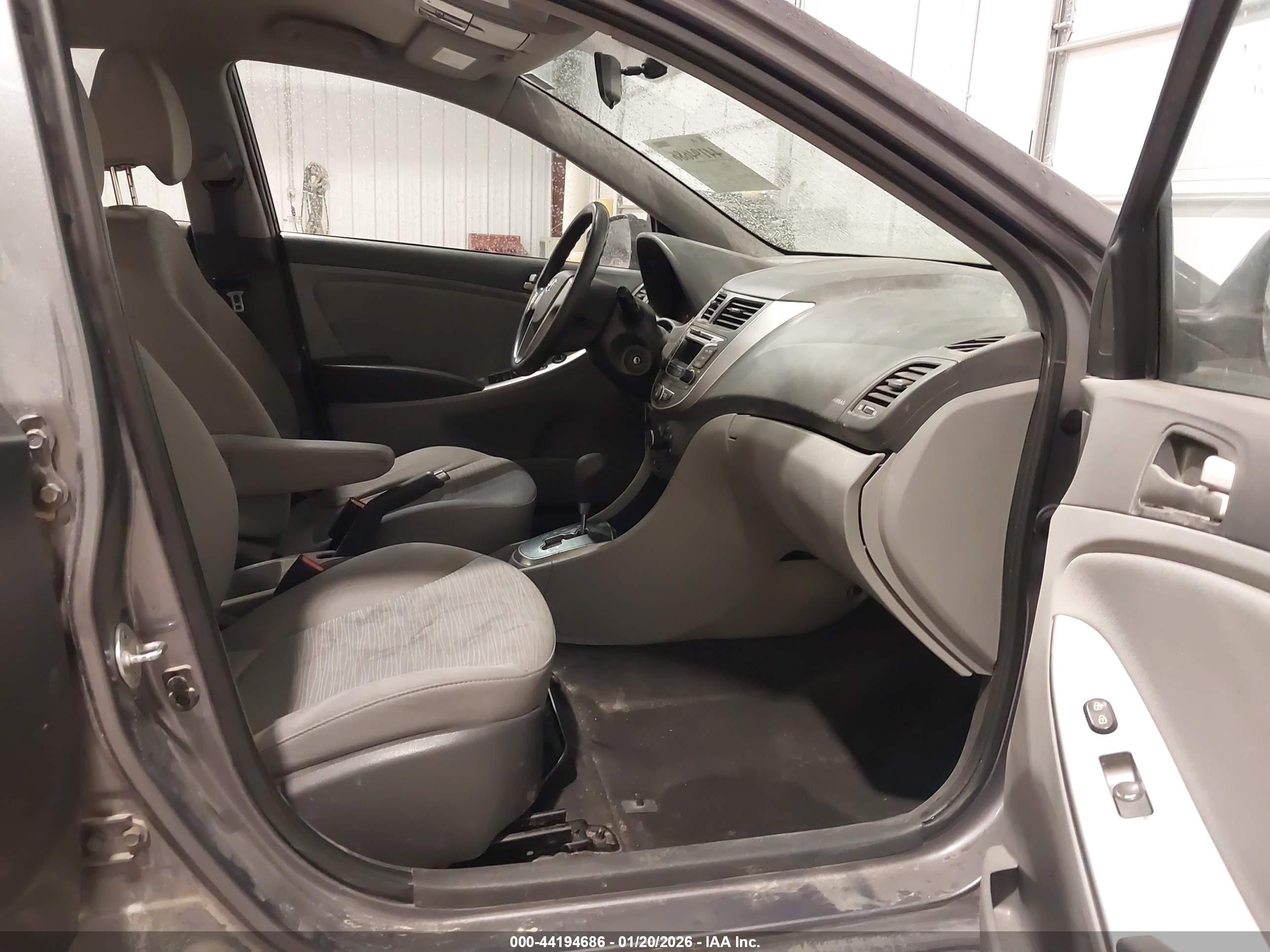 HYUNDAI ACCENT image 5