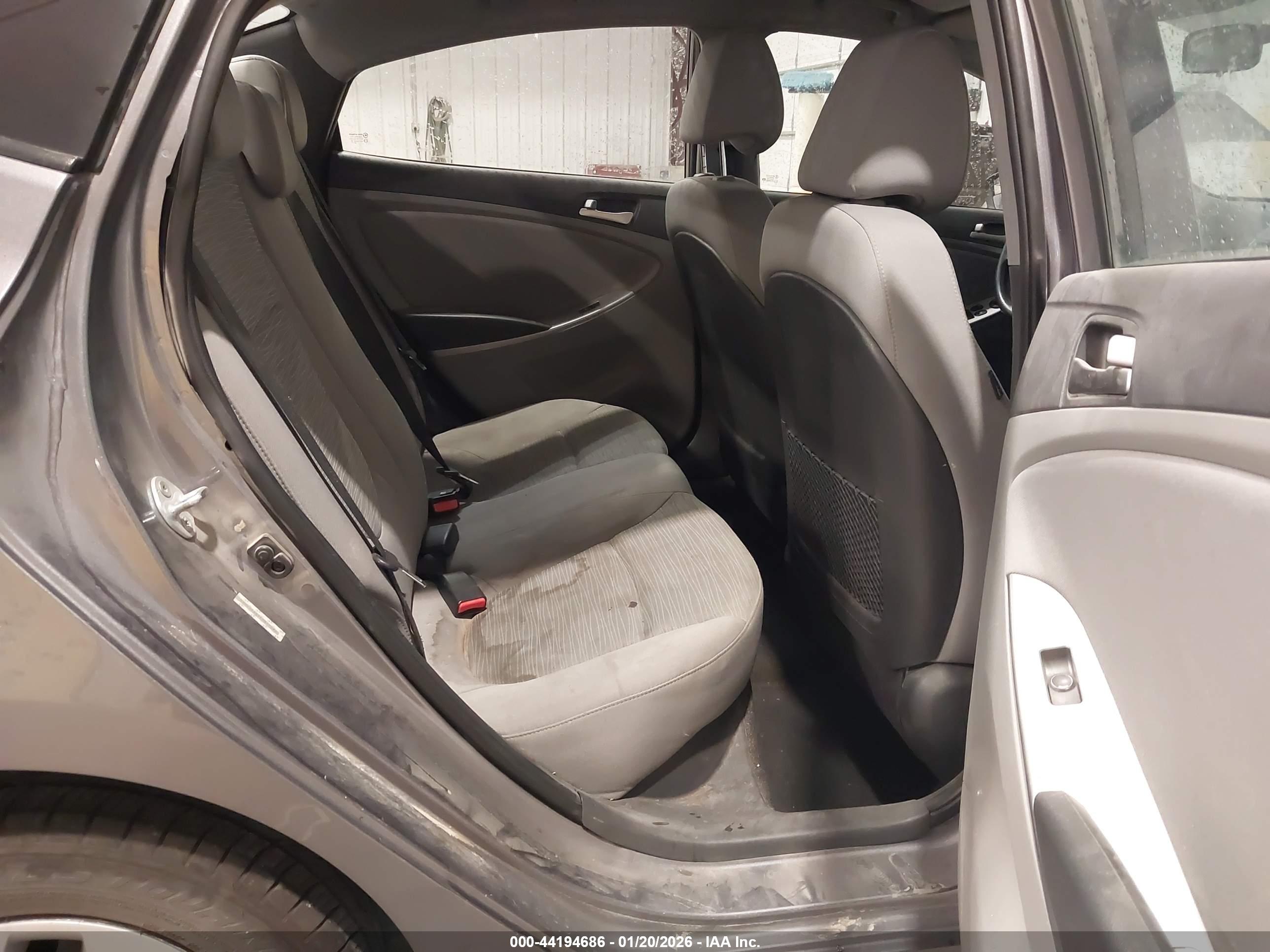 HYUNDAI ACCENT image 8