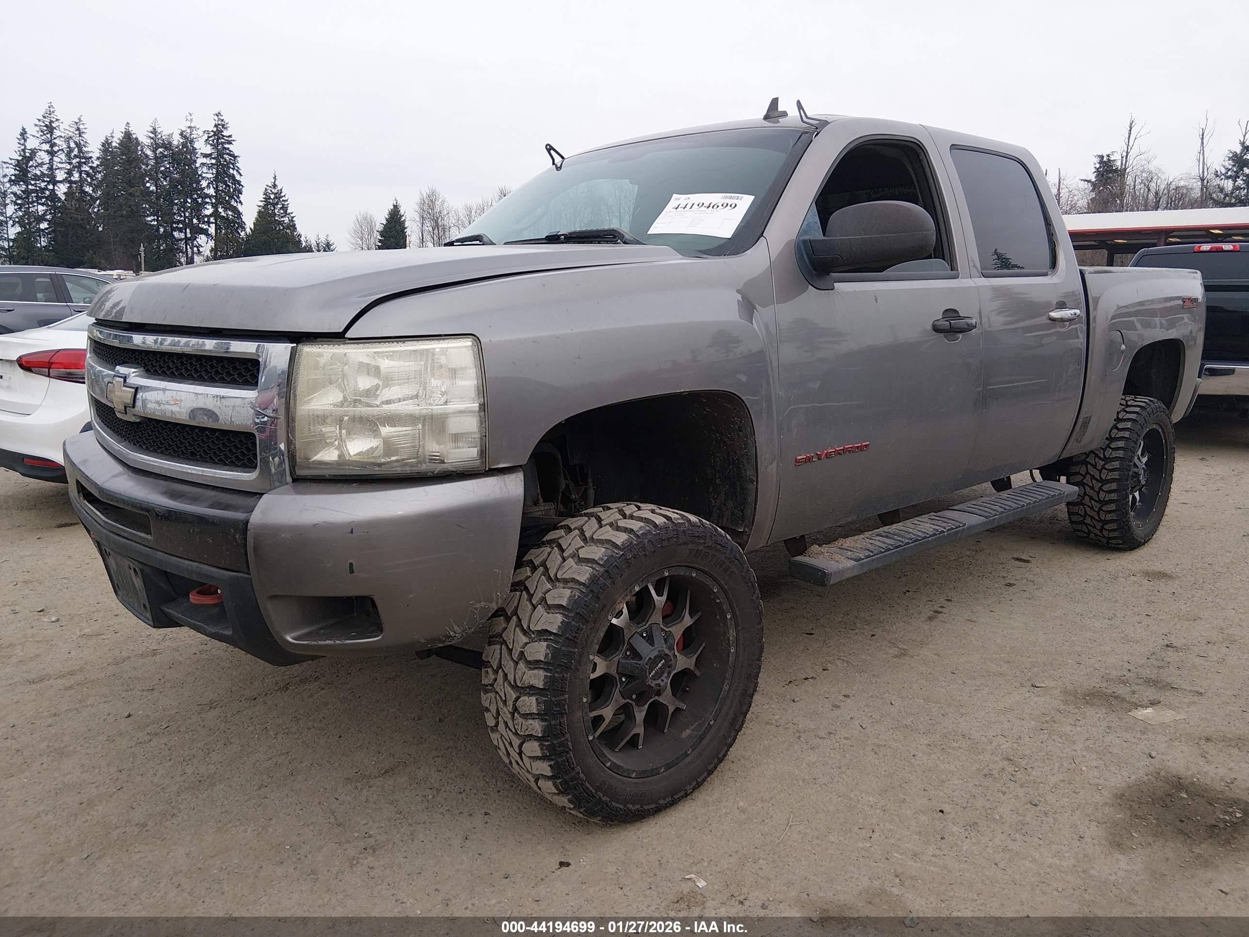 CHEVROLET SILVERADO image 2