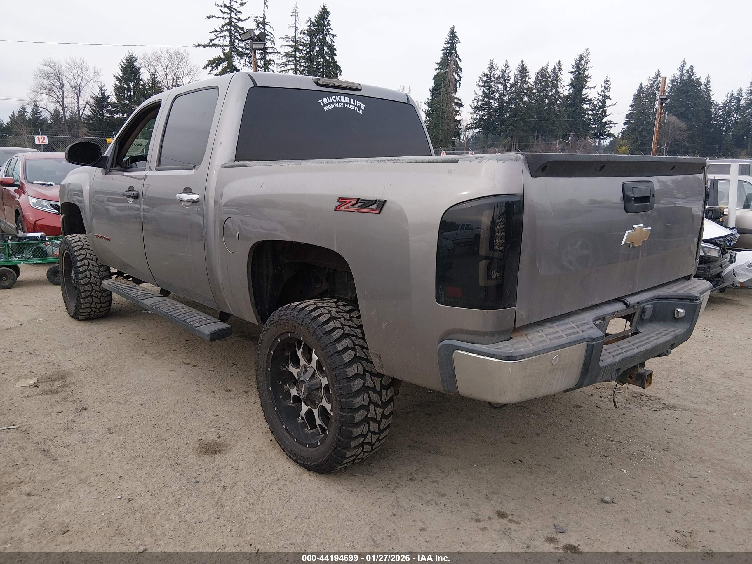 CHEVROLET SILVERADO image 3