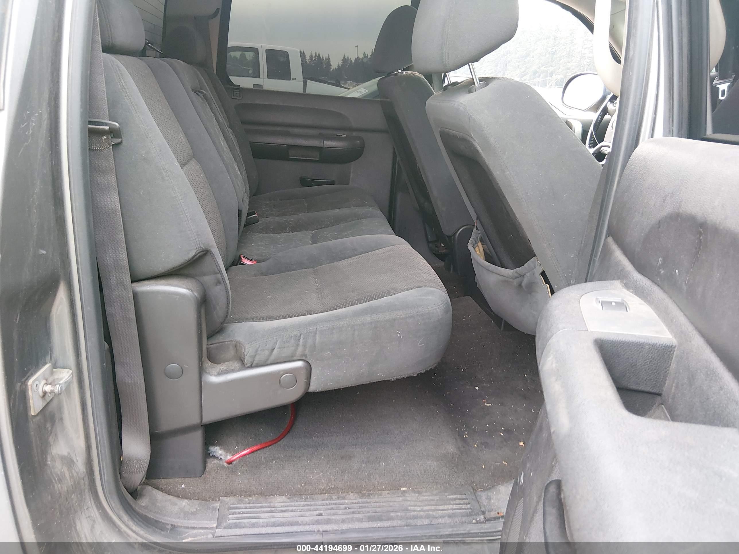 CHEVROLET SILVERADO image 8