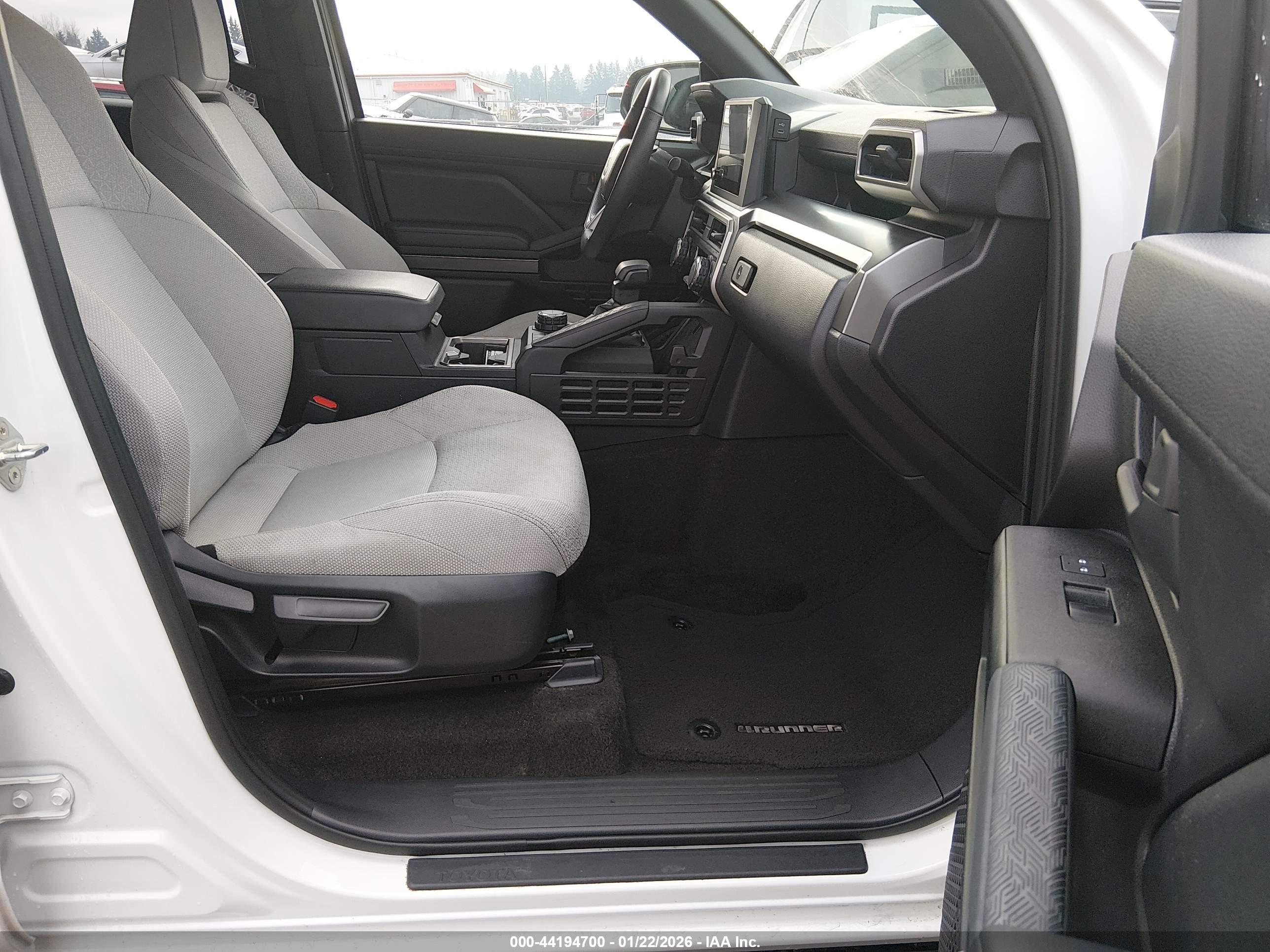 TOYOTA 4RUNNER image 5