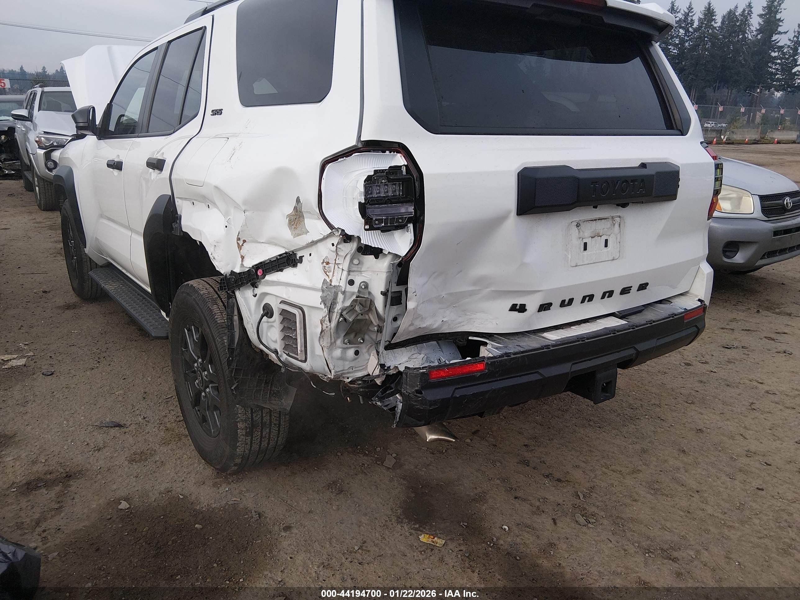 TOYOTA 4RUNNER image 6