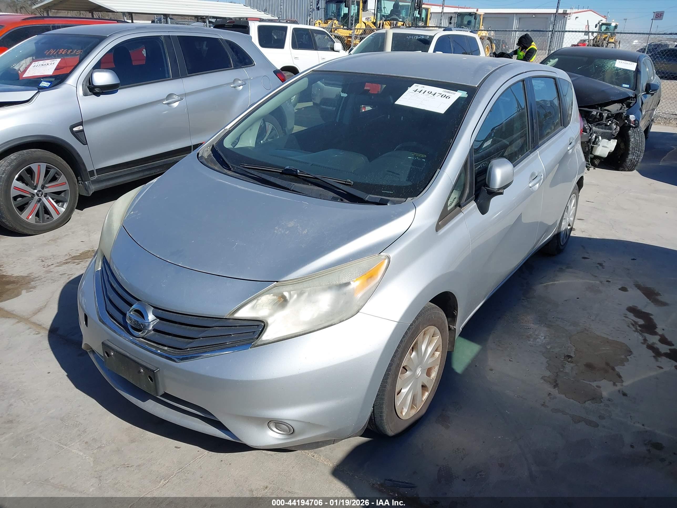 NISSAN VERSA image 2