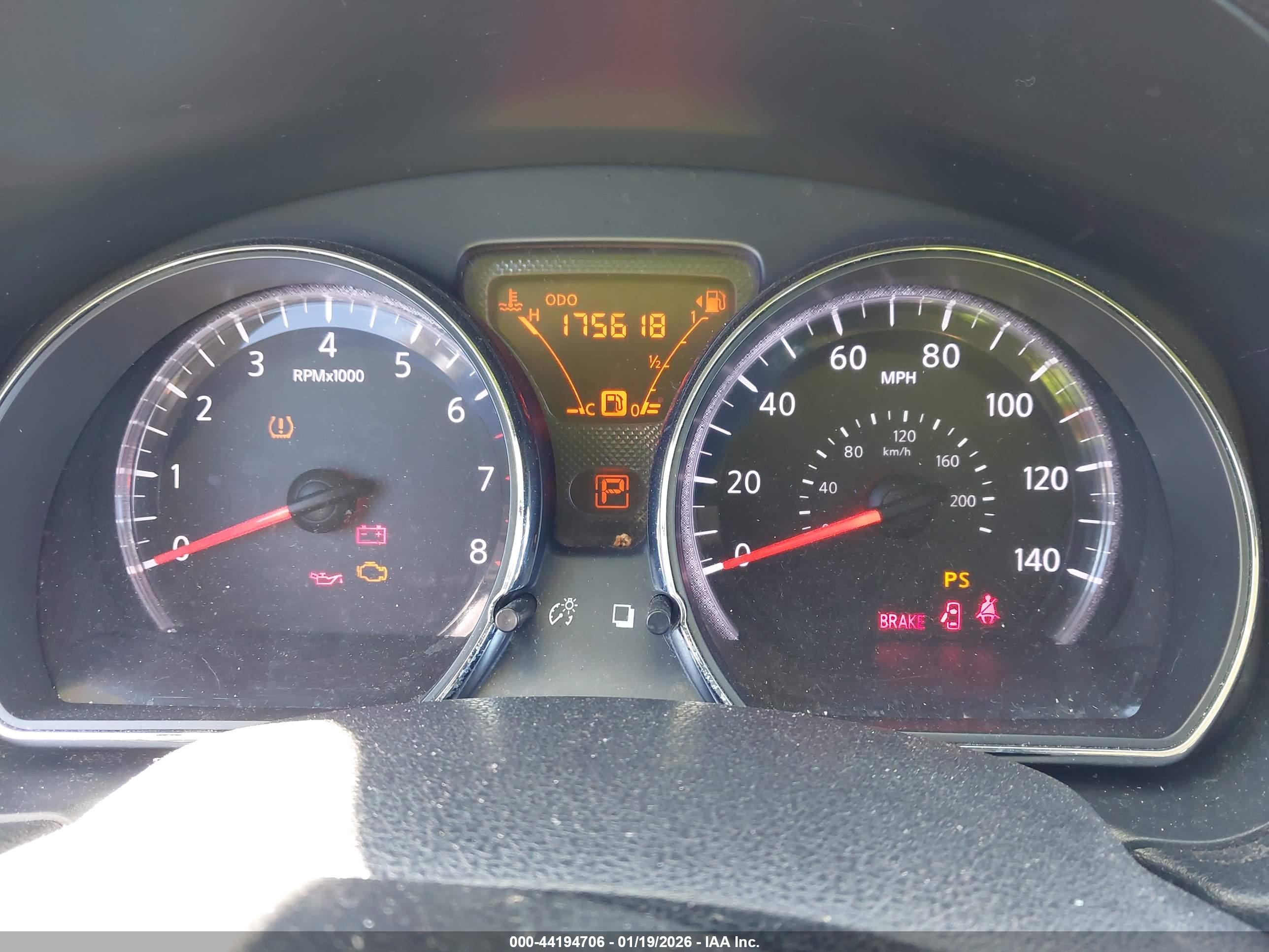 NISSAN VERSA image 7