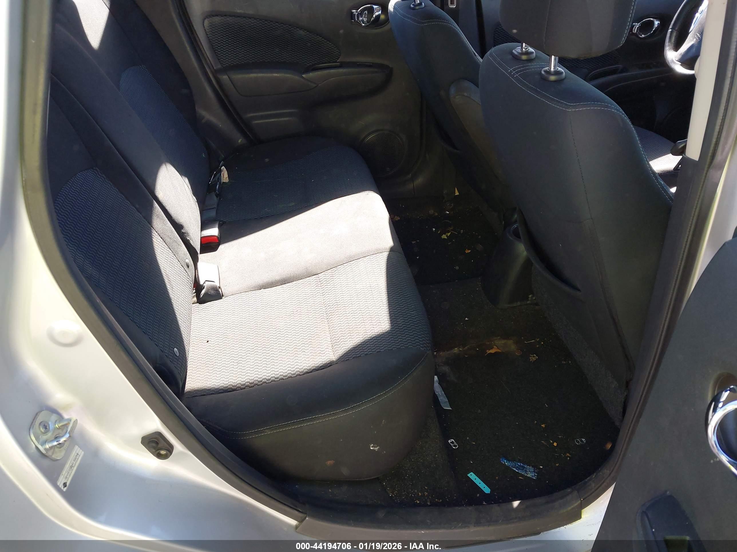 NISSAN VERSA image 8