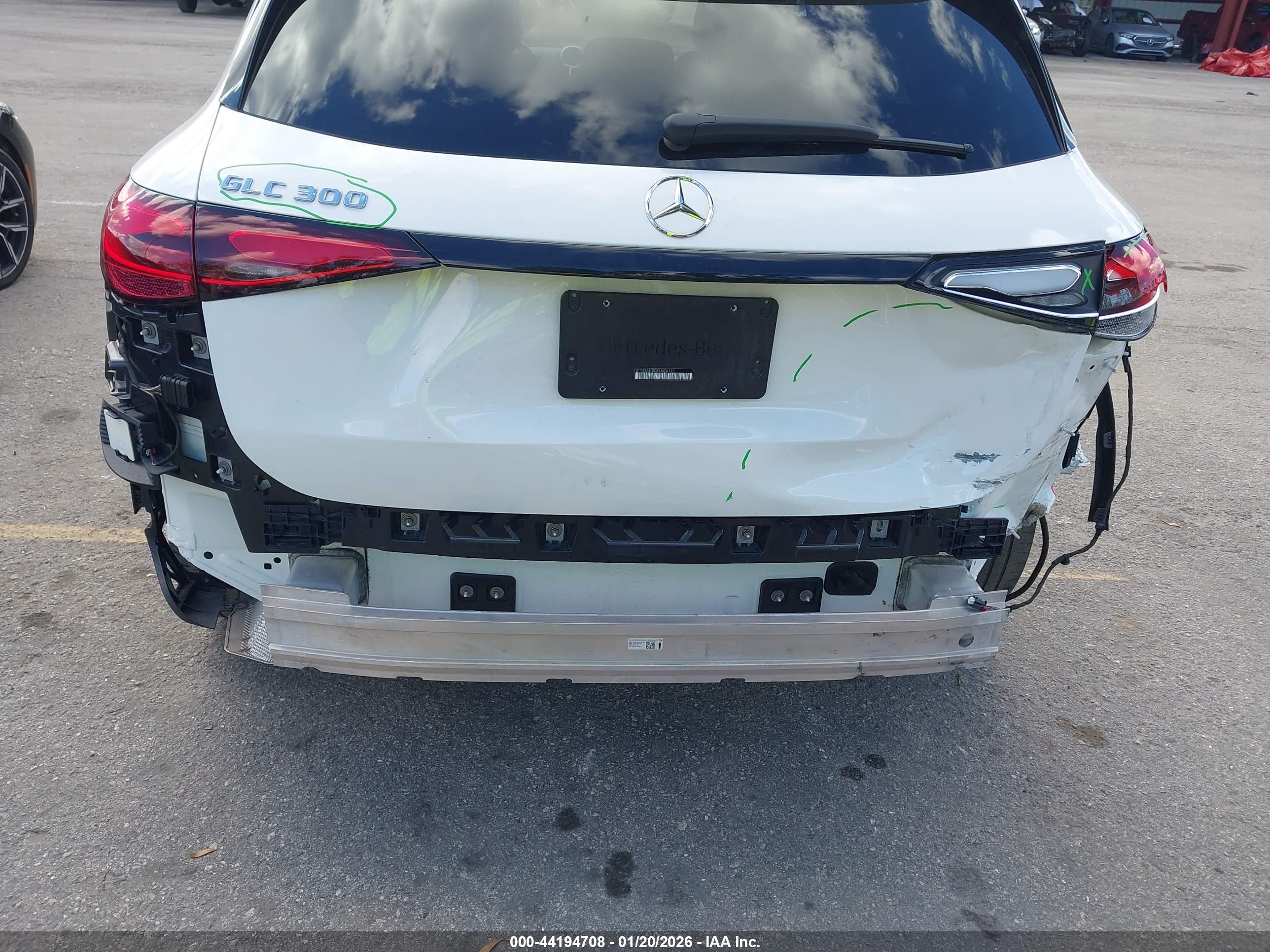 MERCEDES-BENZ GLC image 6