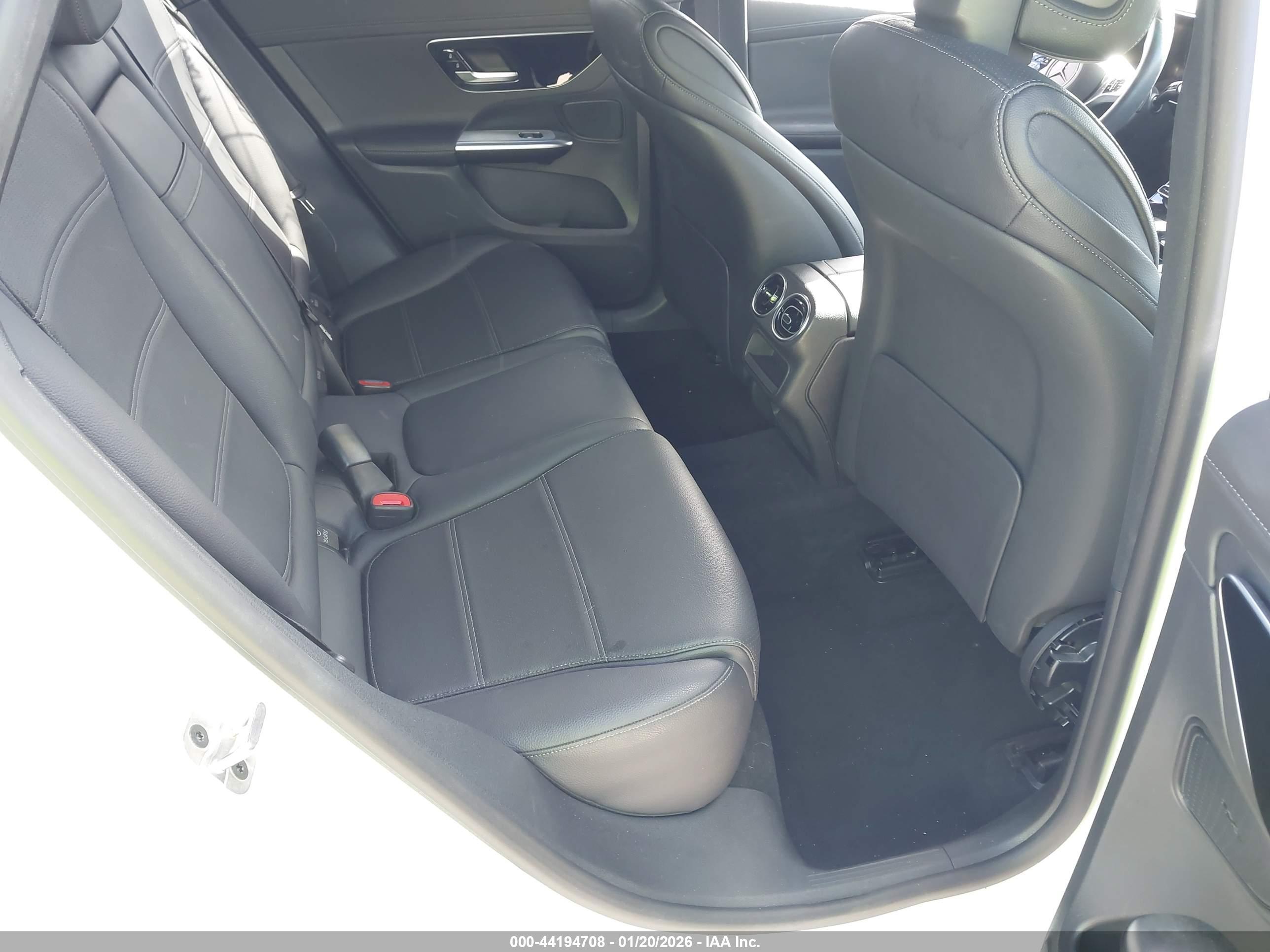 MERCEDES-BENZ GLC image 8