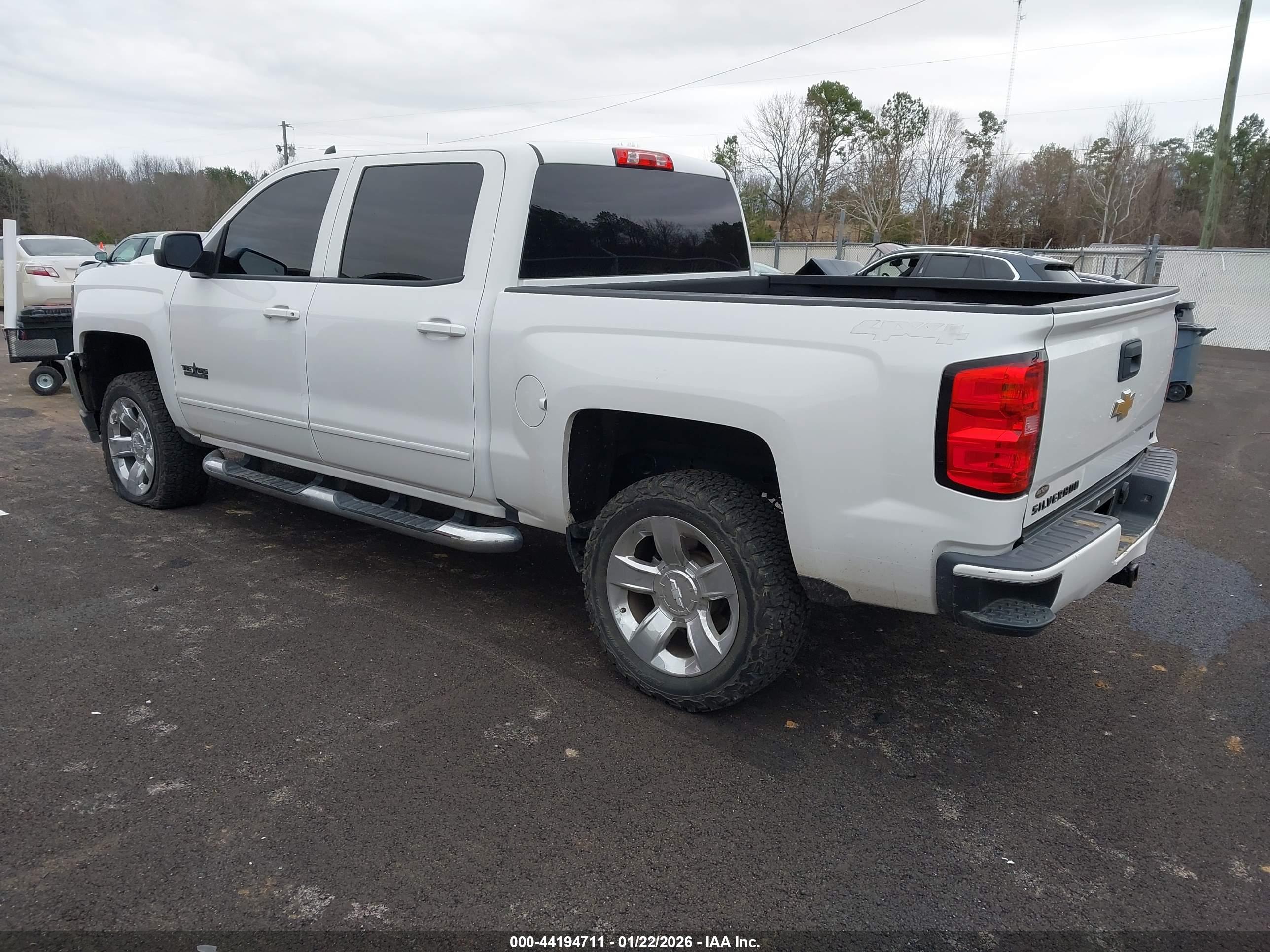 CHEVROLET SILVERADO image 3