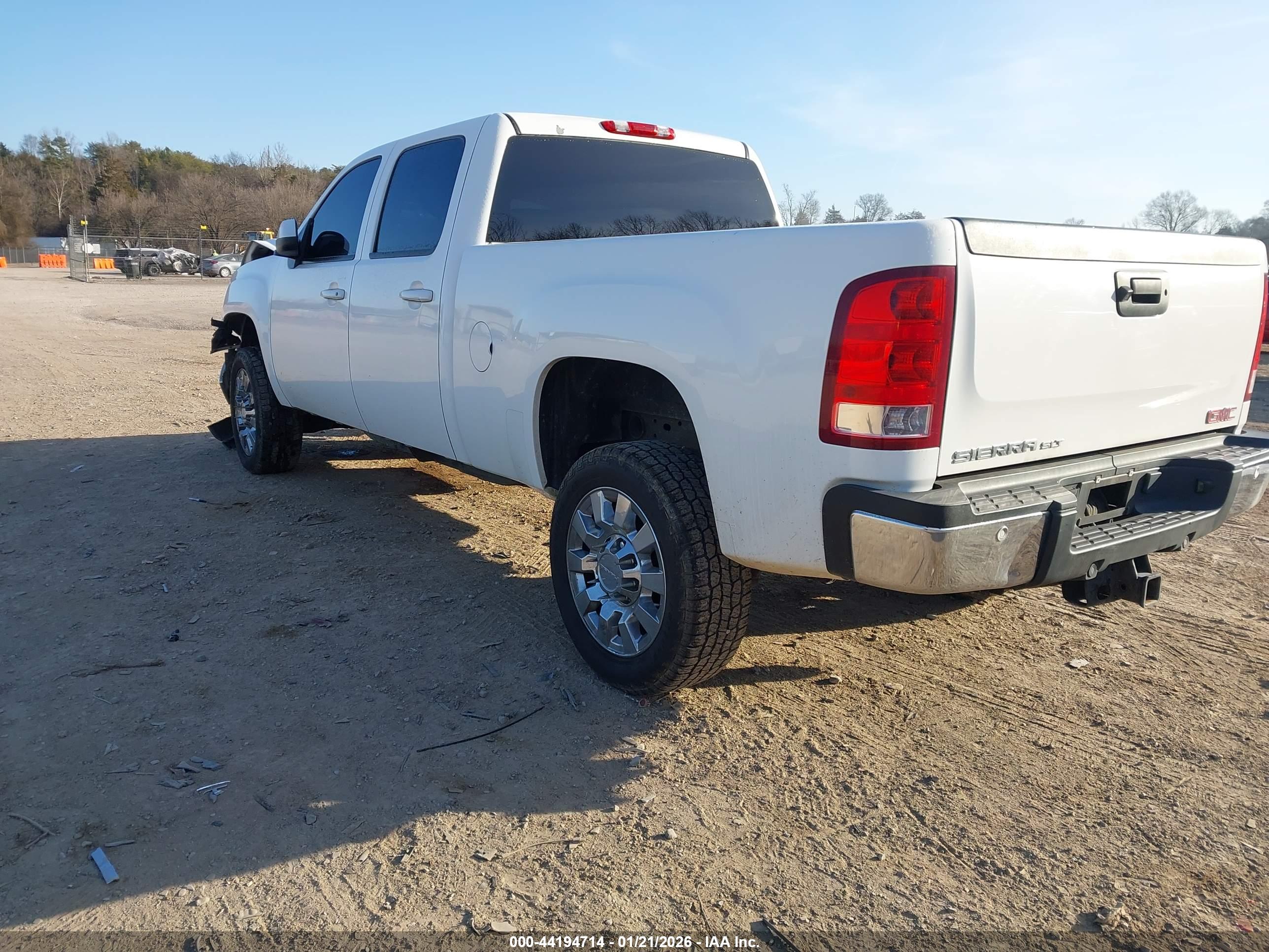 GMC SIERRA image 3