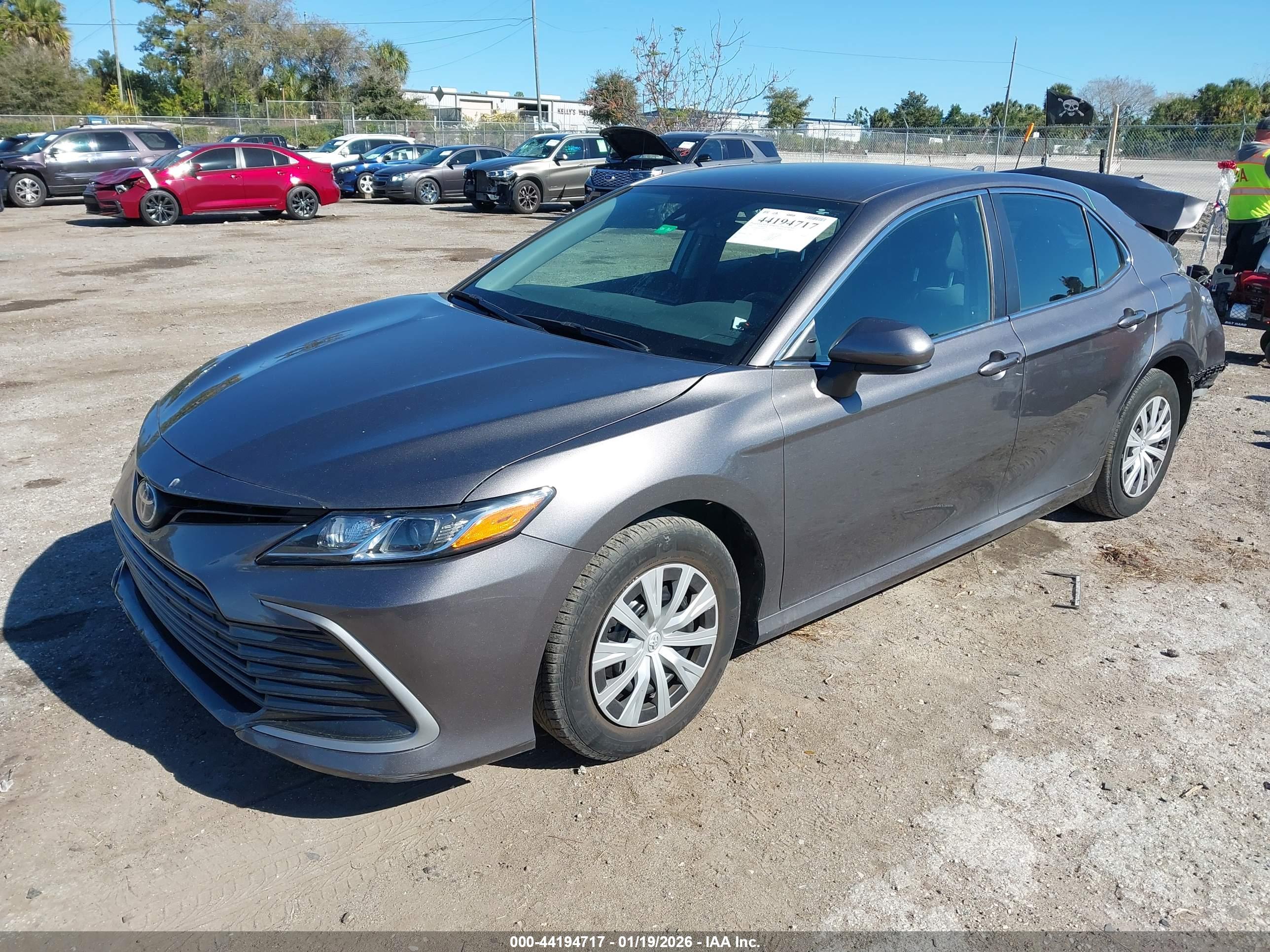 TOYOTA CAMRY image 2
