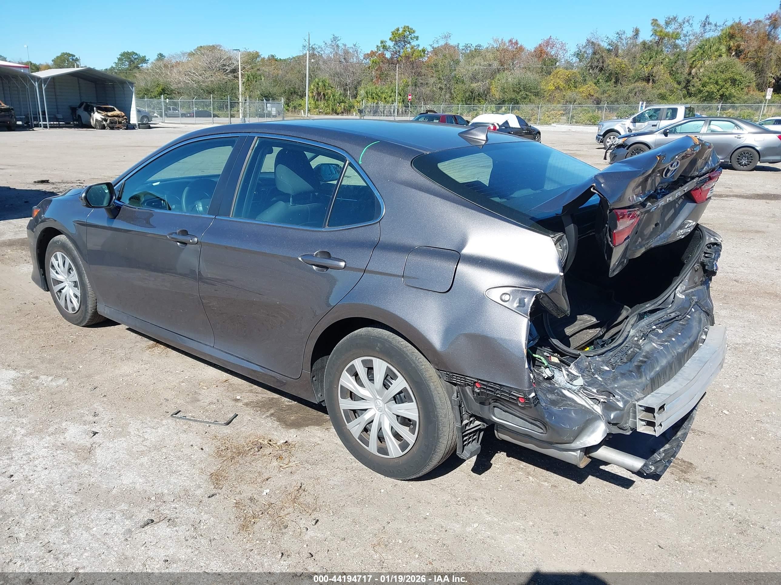 TOYOTA CAMRY image 3