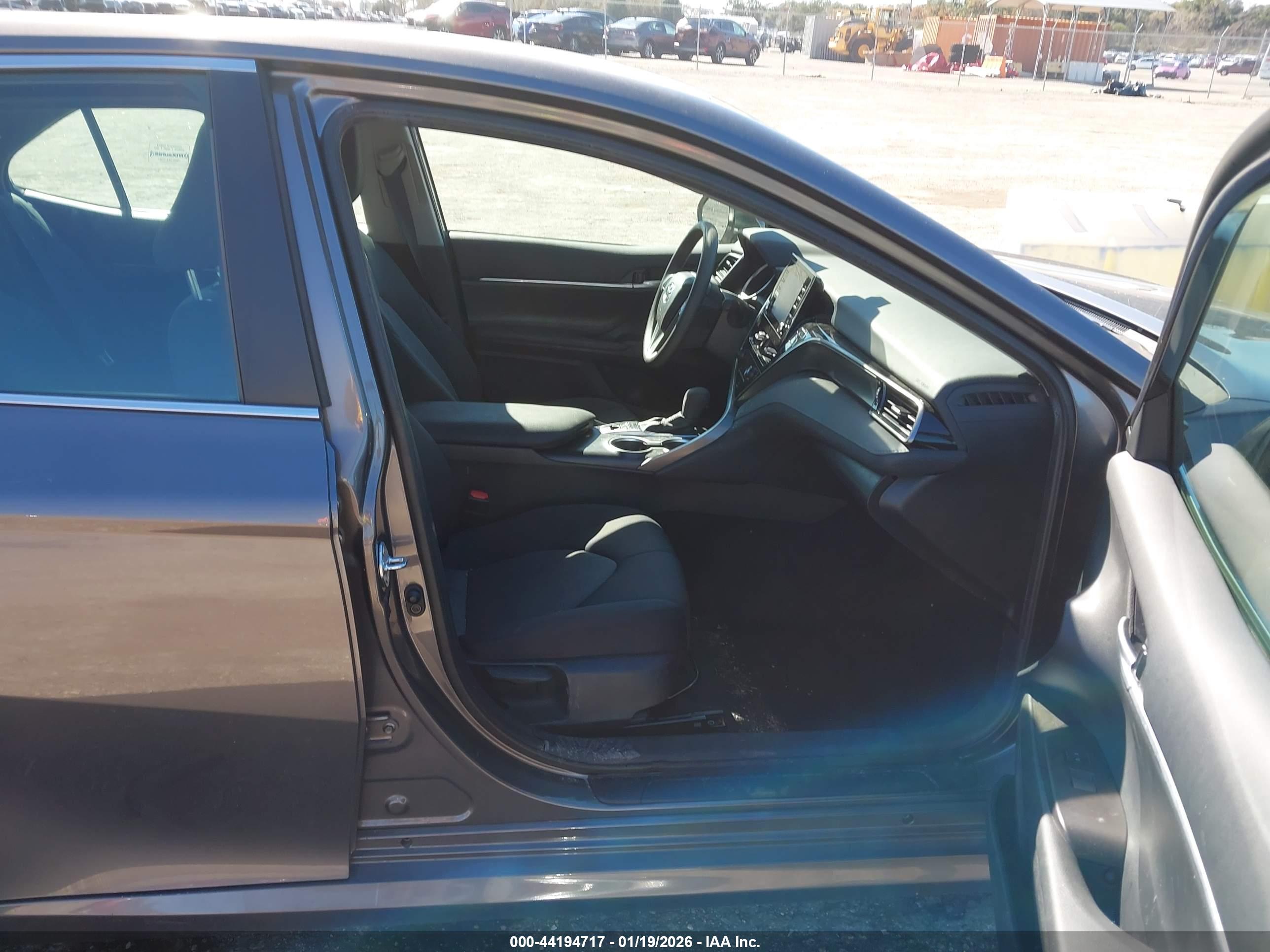 TOYOTA CAMRY image 5