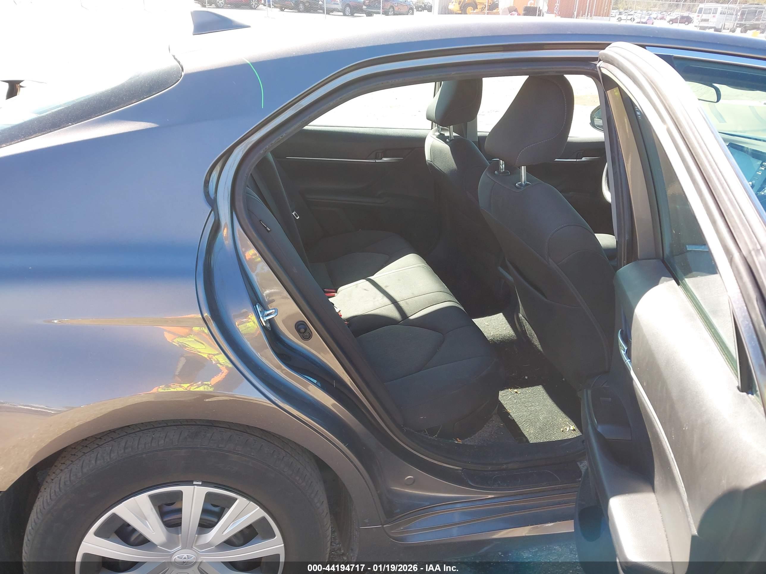 TOYOTA CAMRY image 8