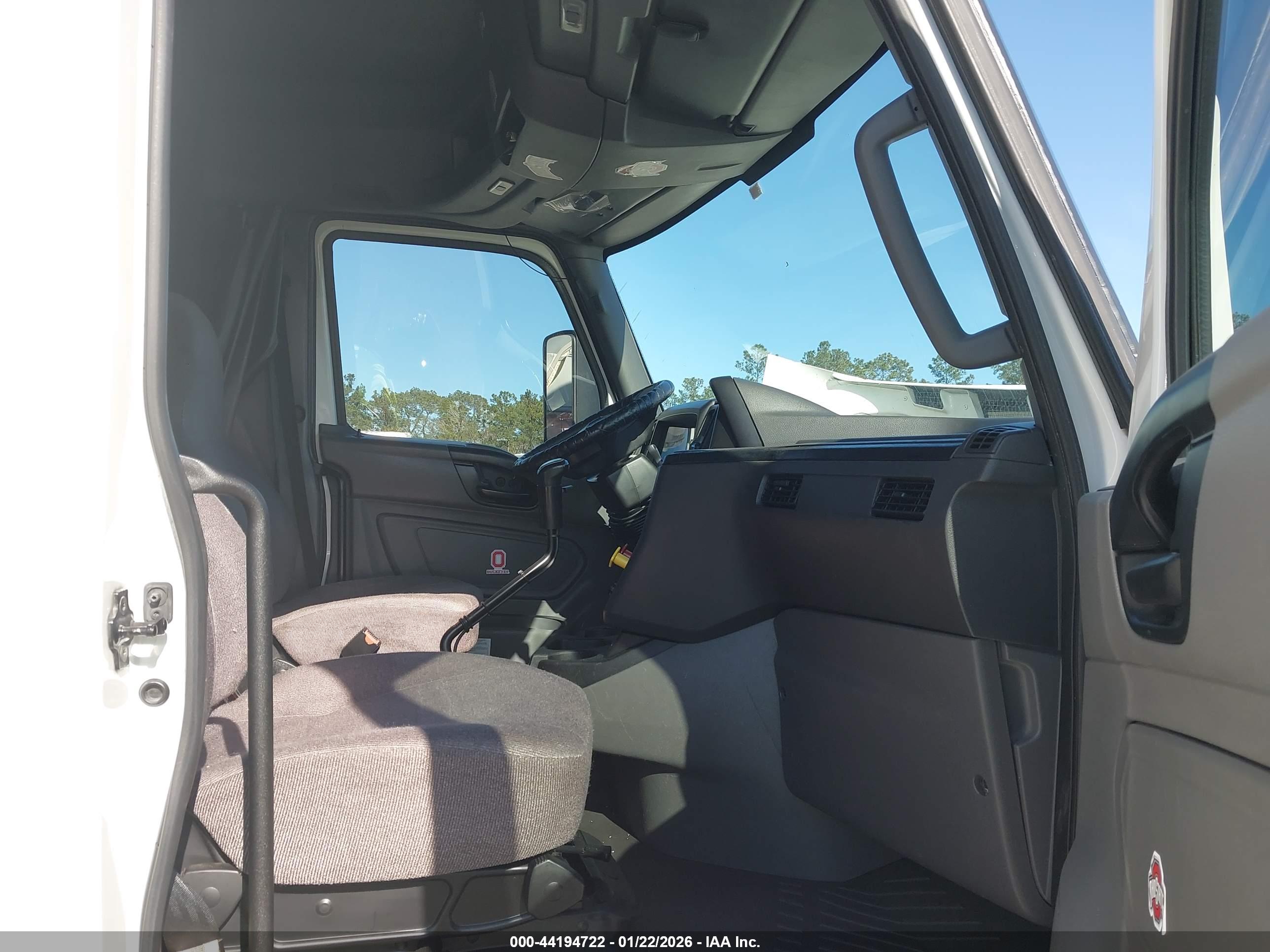 INTERNATIONAL LT image 8