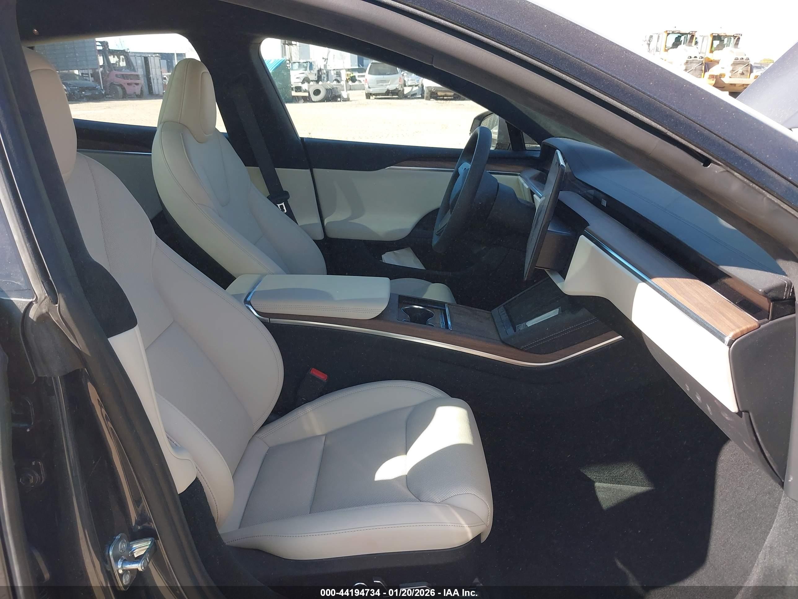 TESLA MODEL image 5