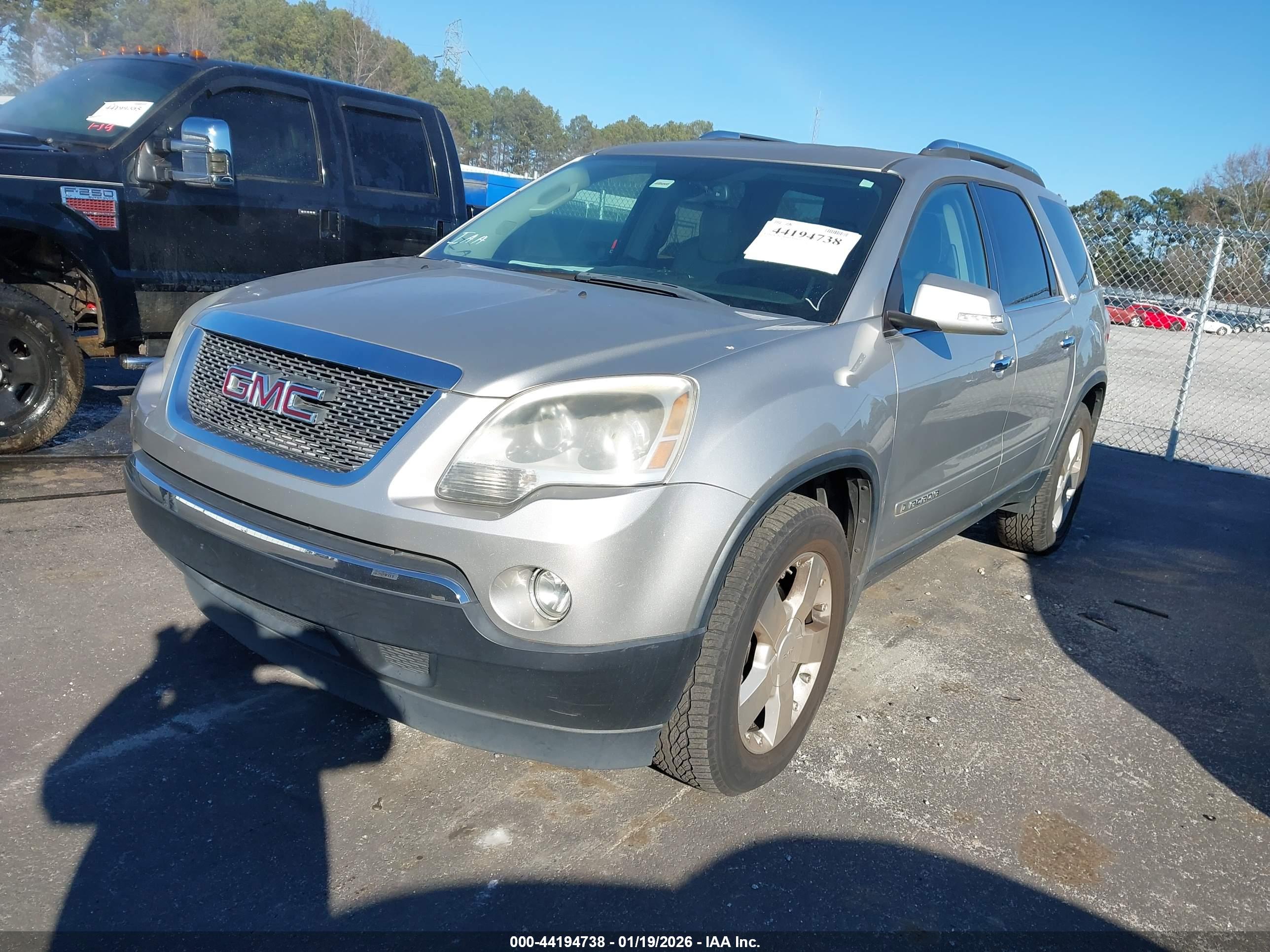 GMC ACADIA image 2