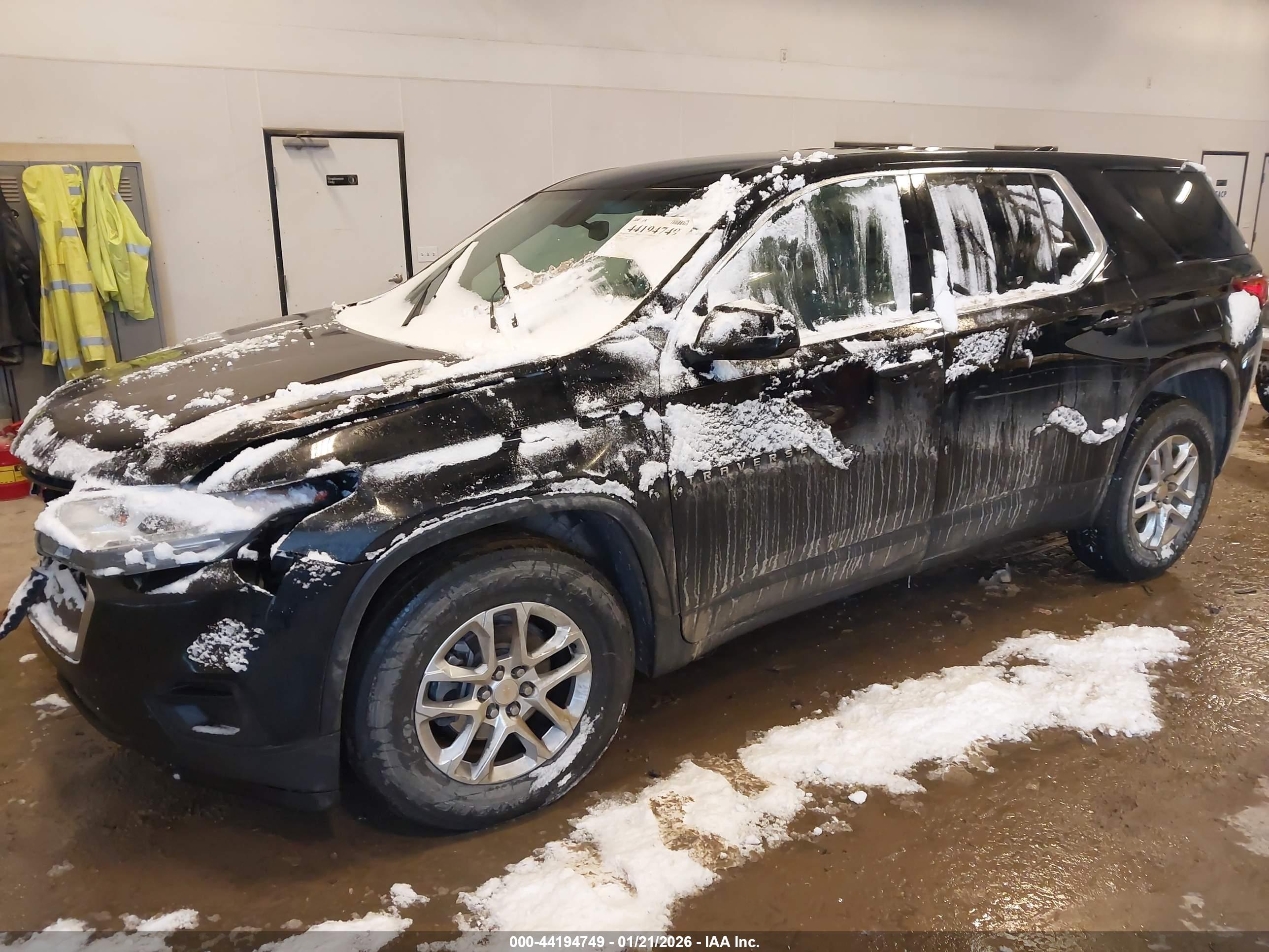 CHEVROLET TRAVERSE image 2
