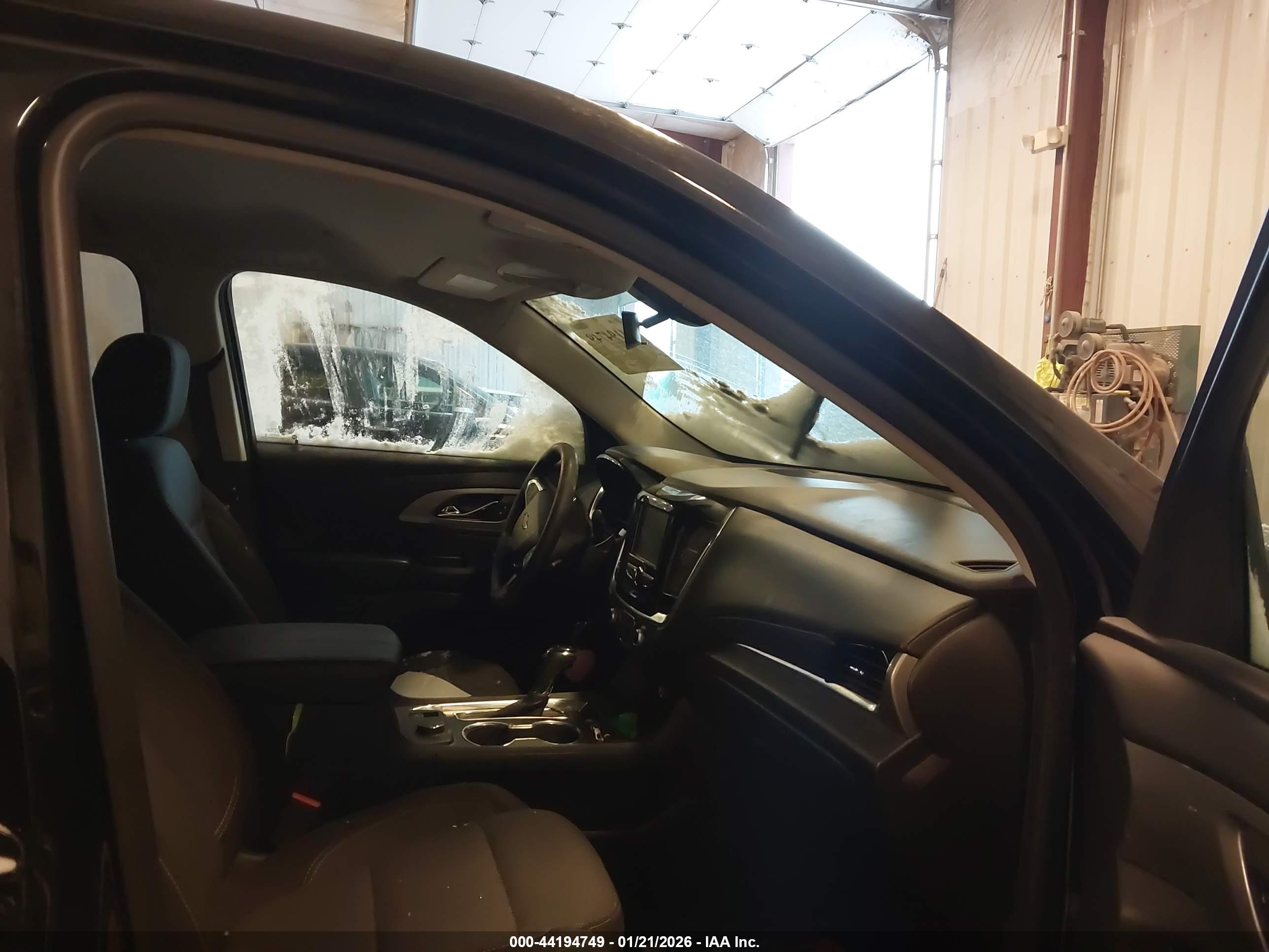 CHEVROLET TRAVERSE image 5
