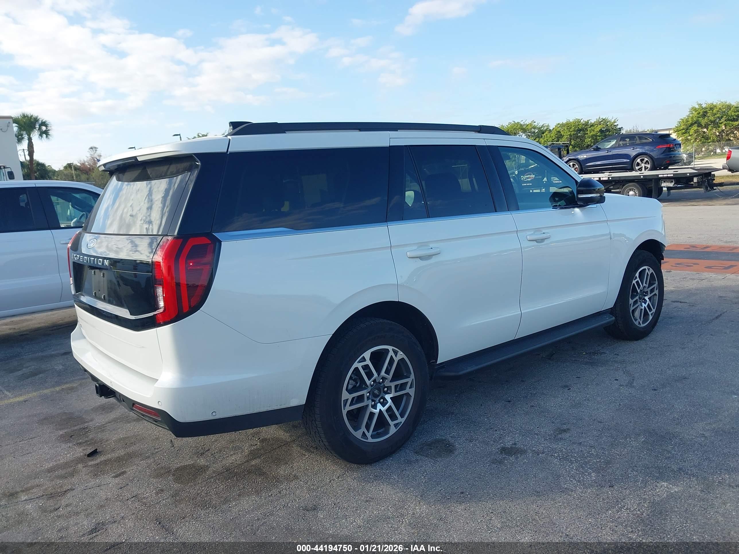 FORD EXPEDITION image 4