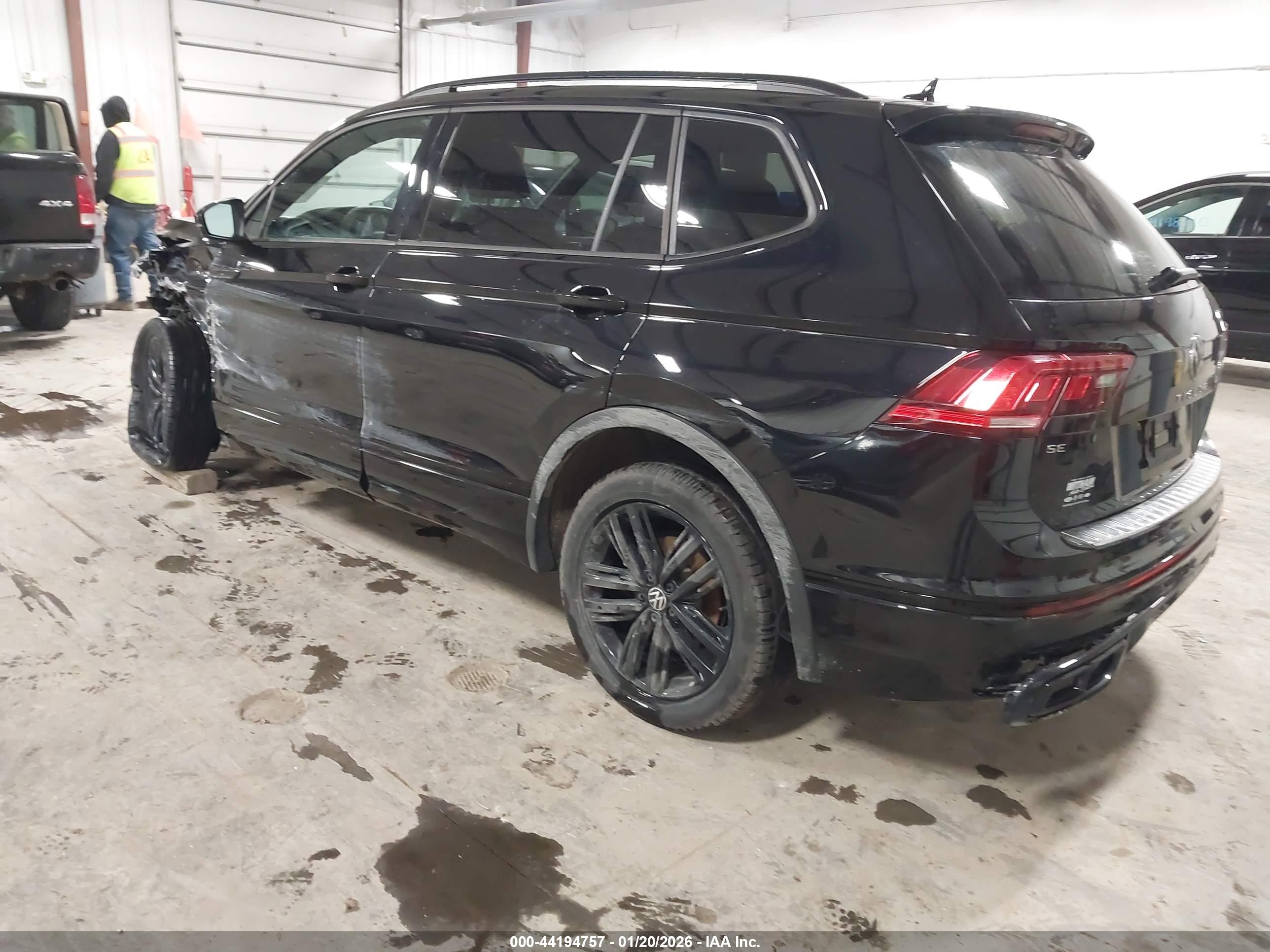 VOLKSWAGEN TIGUAN image 3