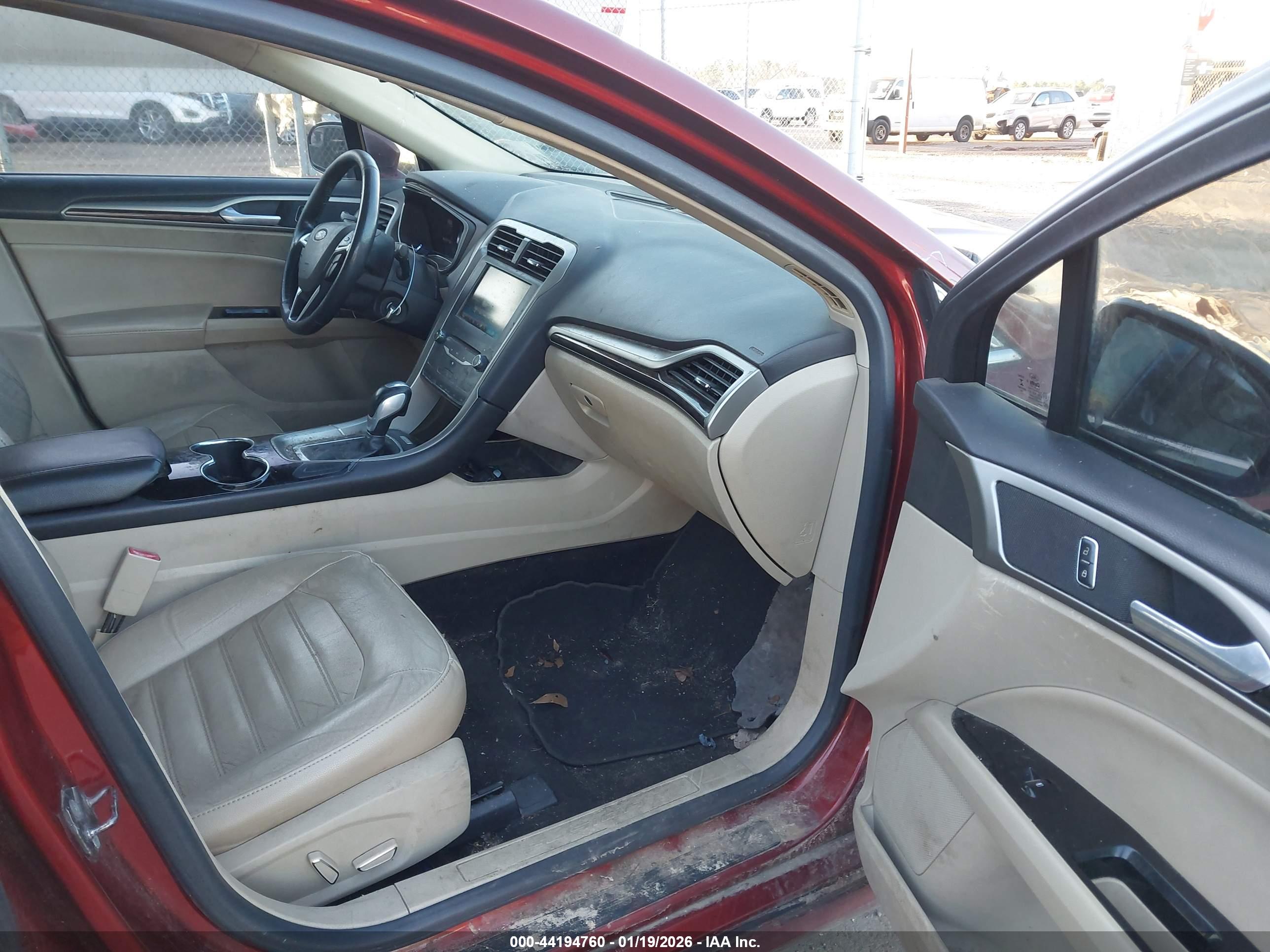 FORD FUSION image 5