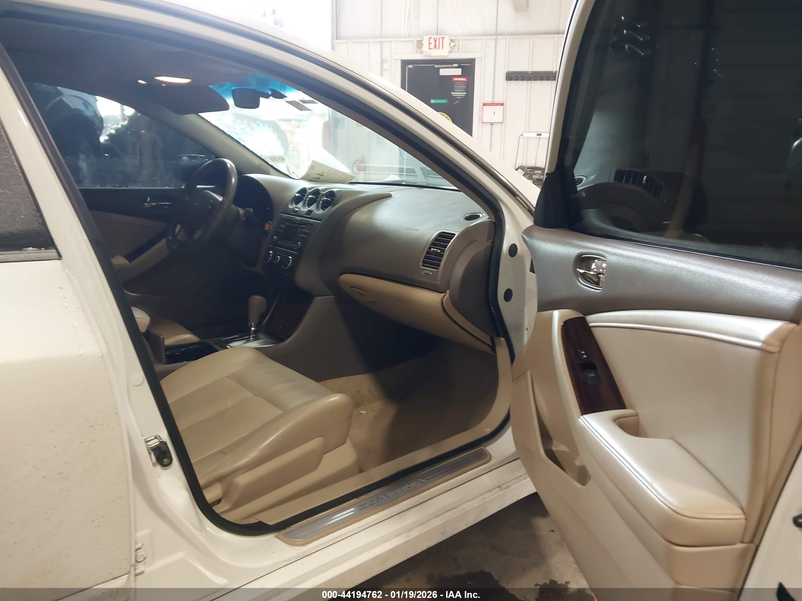 NISSAN ALTIMA image 5