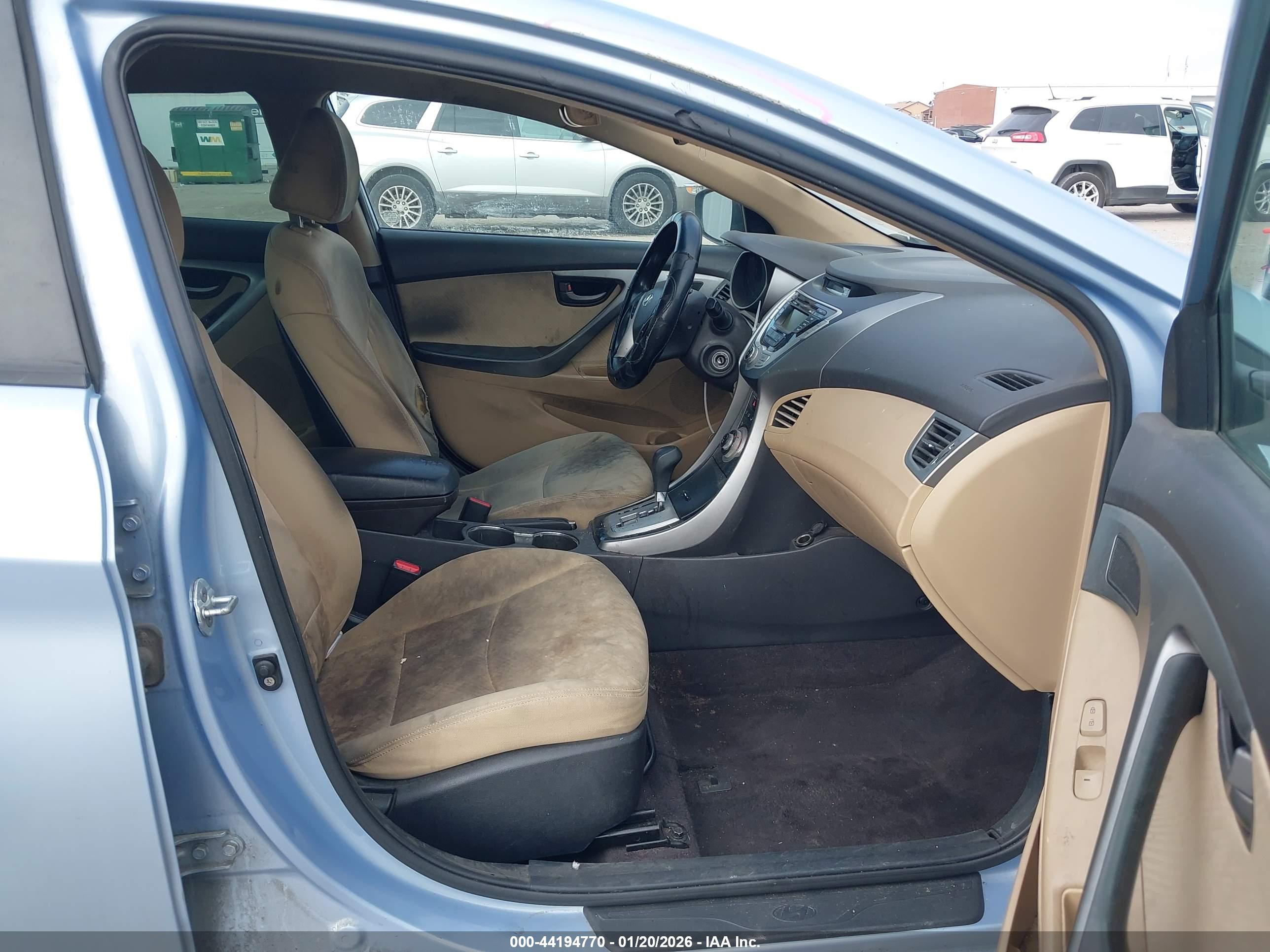 HYUNDAI ELANTRA image 5