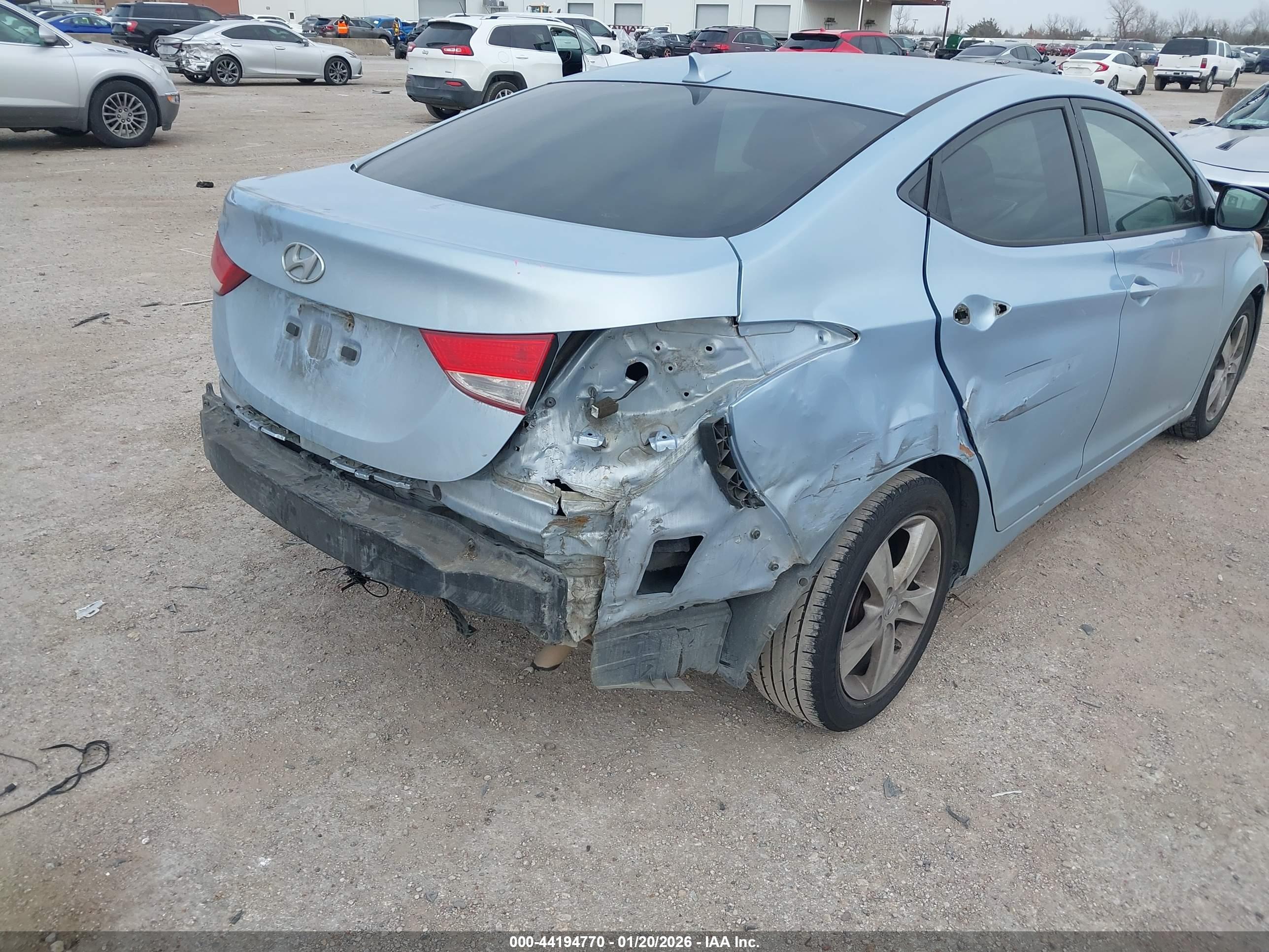 HYUNDAI ELANTRA image 6