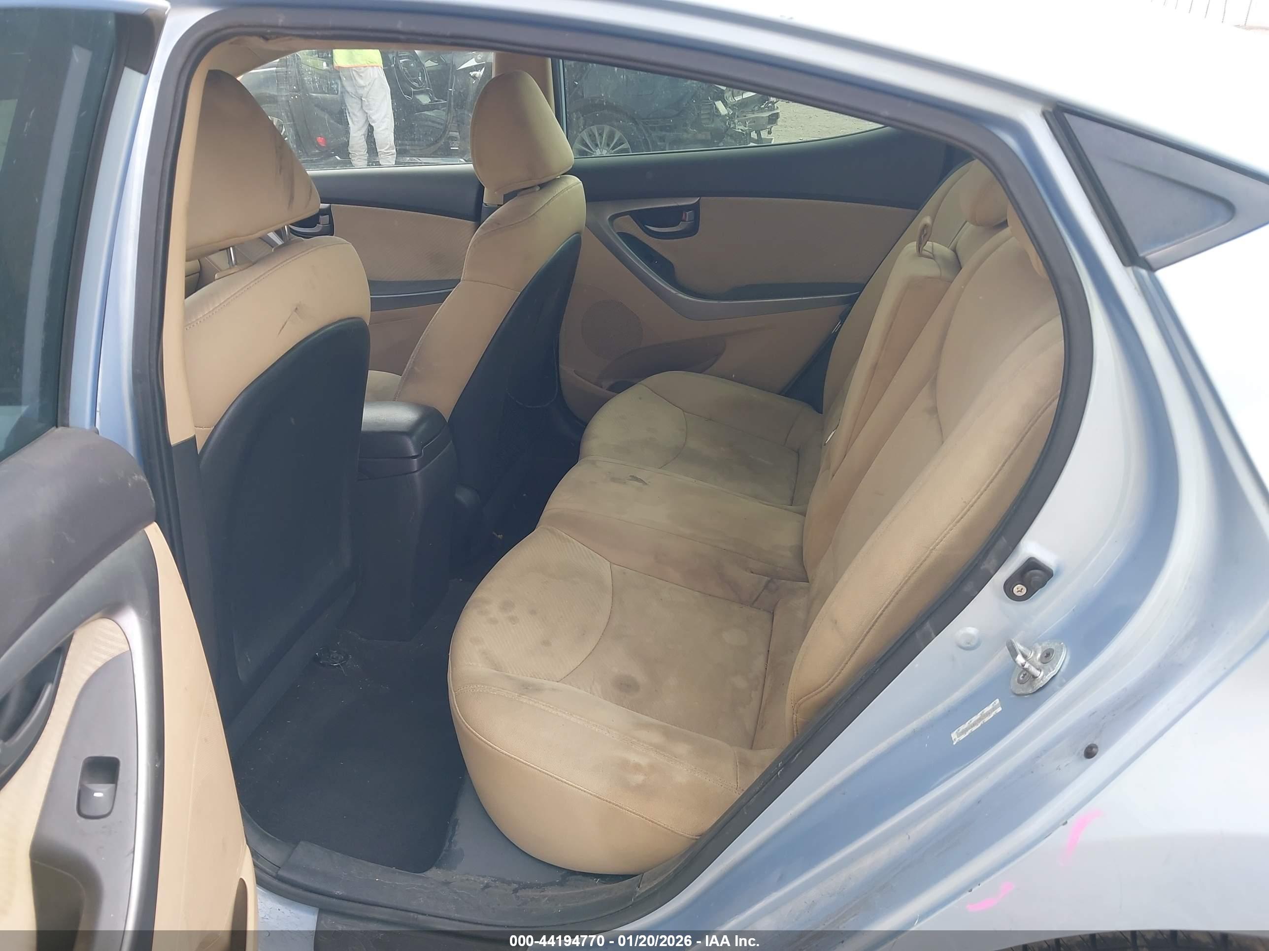 HYUNDAI ELANTRA image 8