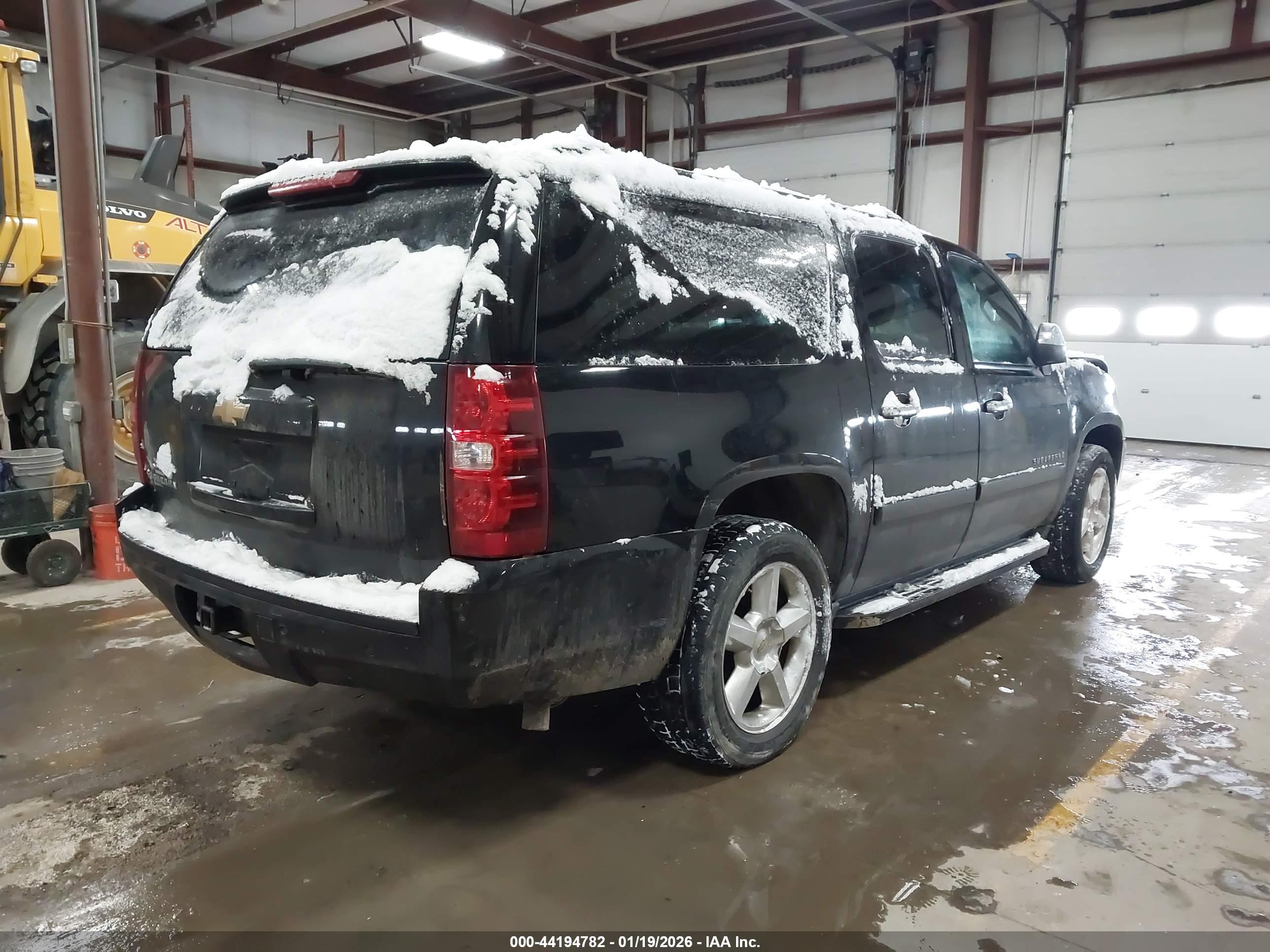 CHEVROLET SUBURBAN image 4
