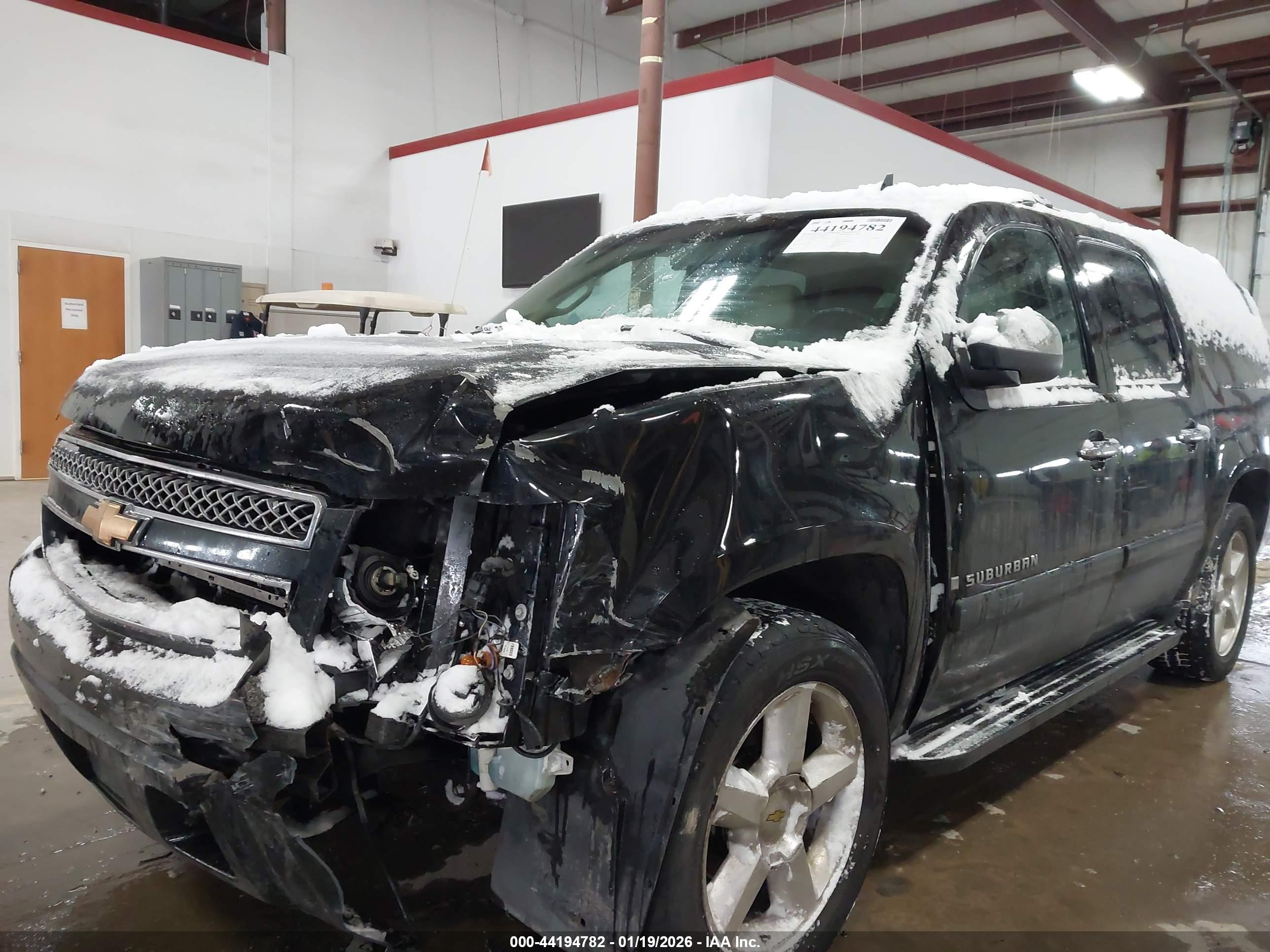 CHEVROLET SUBURBAN image 6