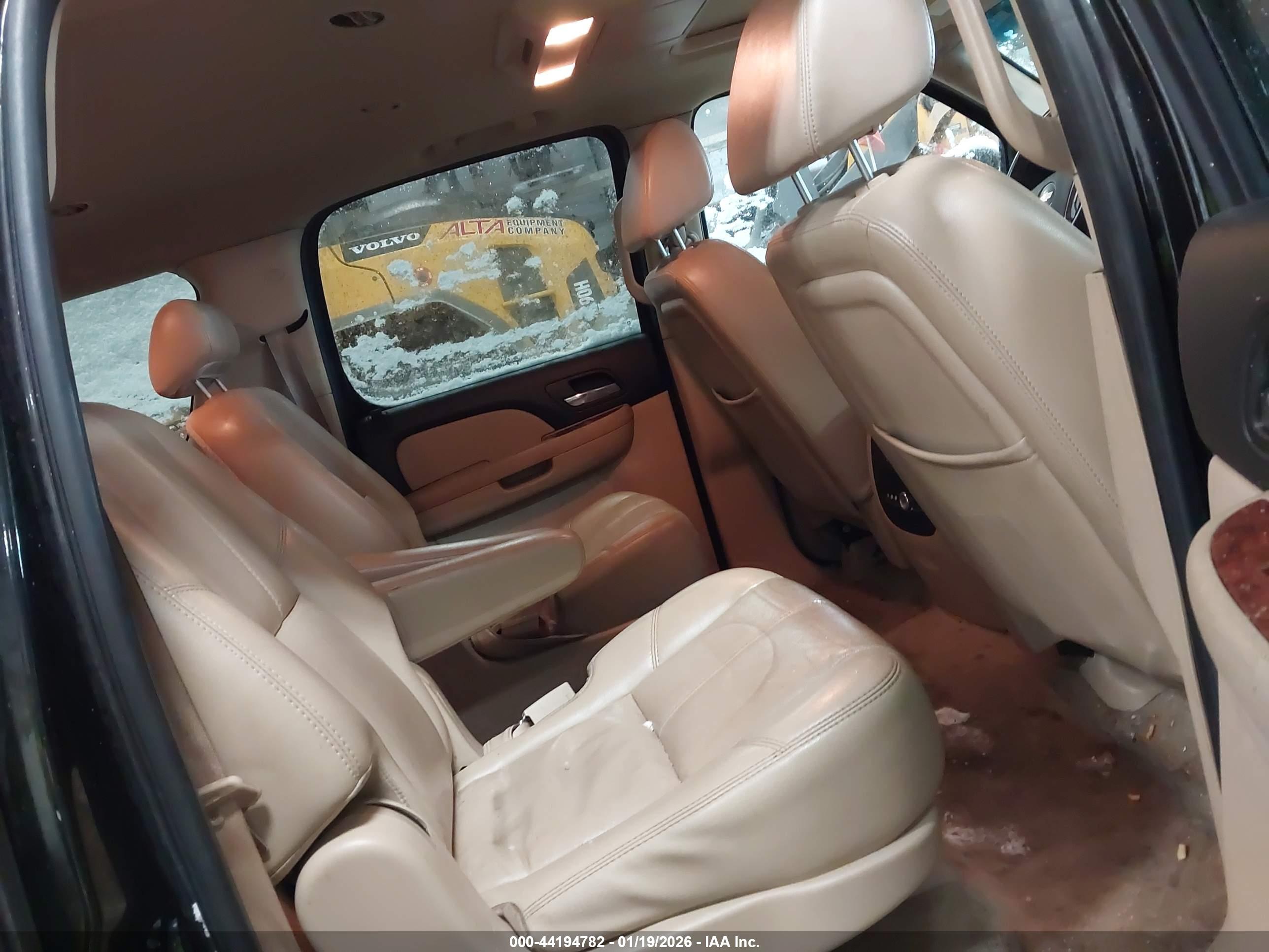 CHEVROLET SUBURBAN image 8
