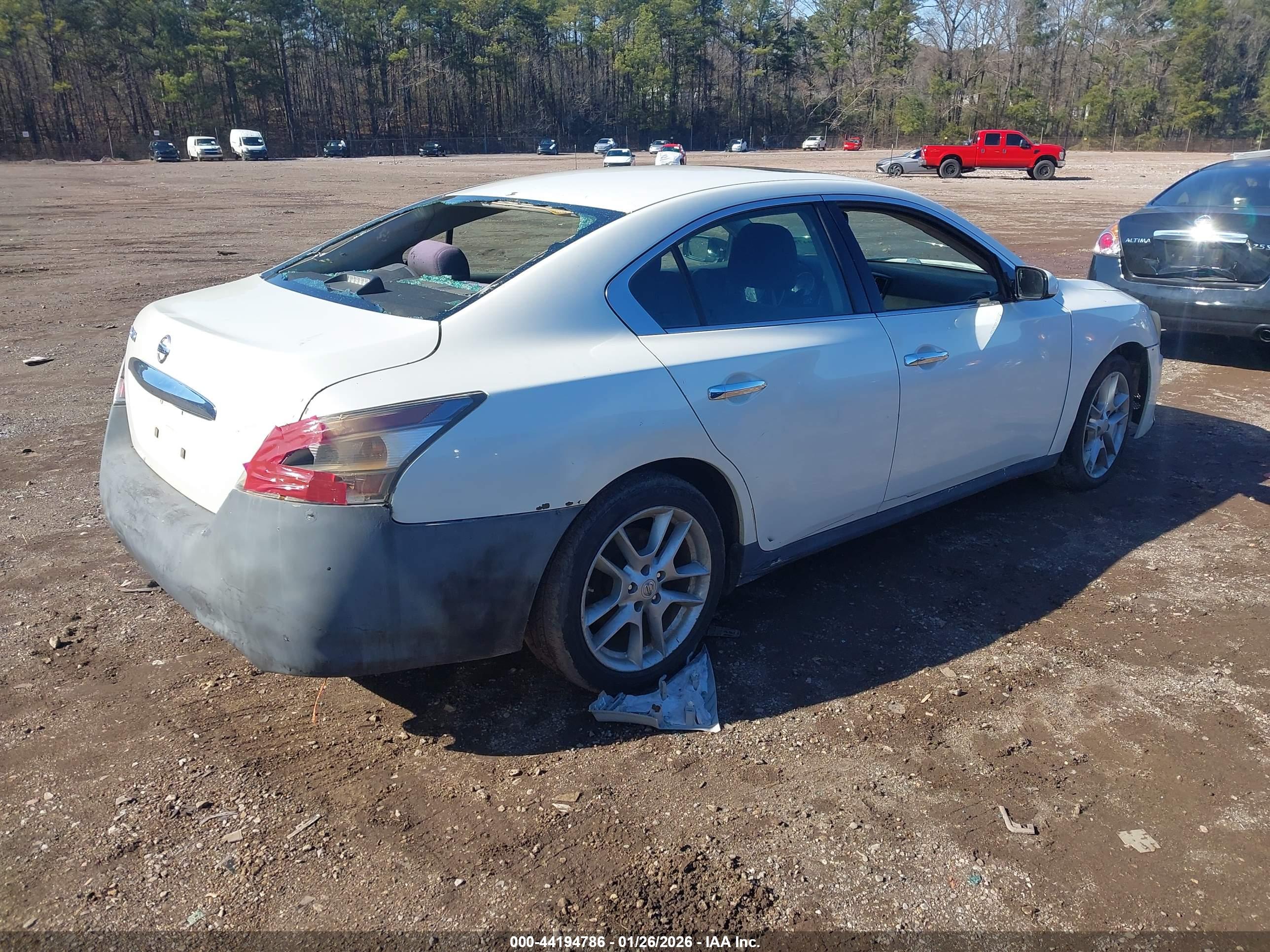 NISSAN MAXIMA image 4