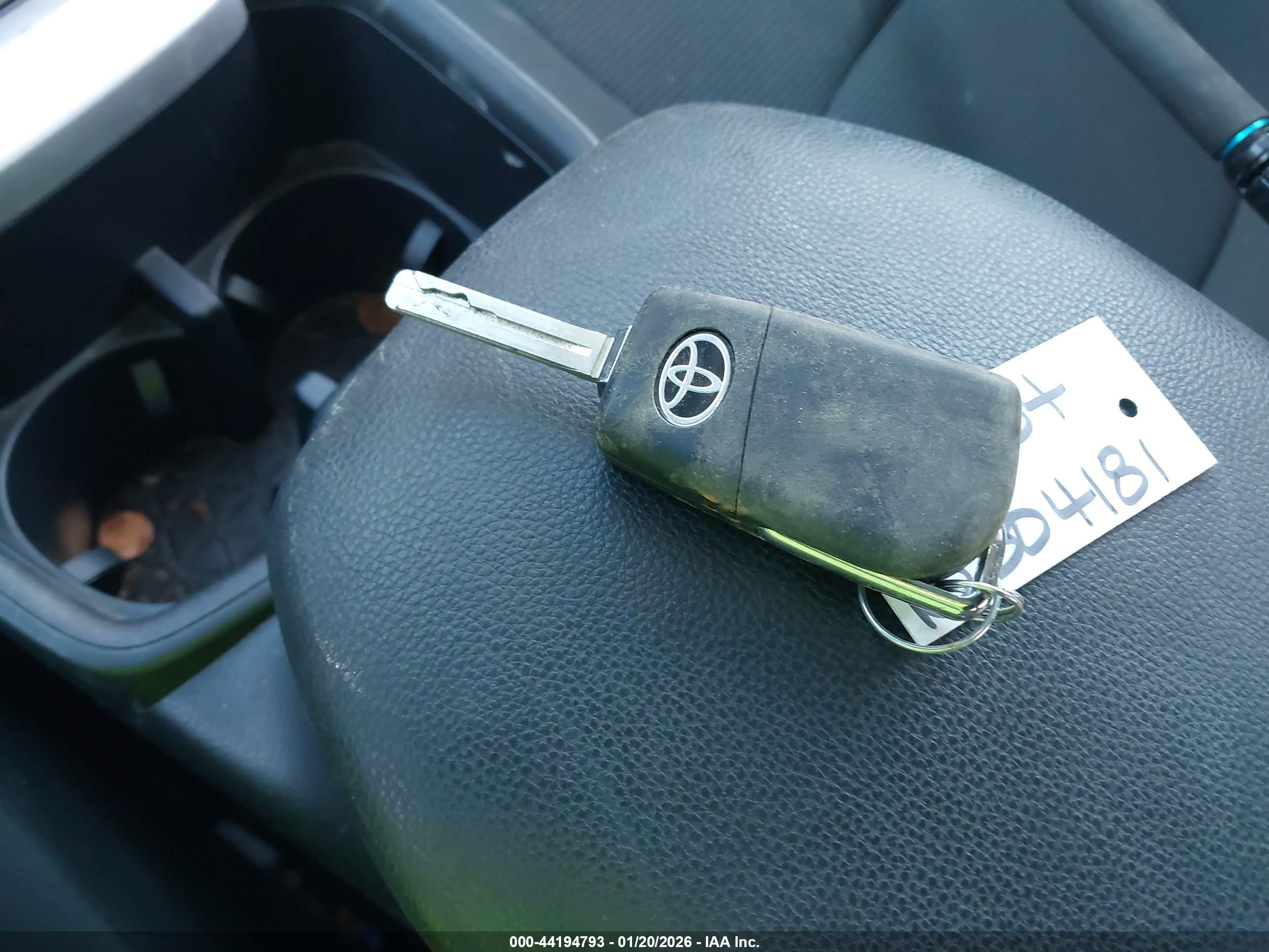 TOYOTA RAV4 image 11