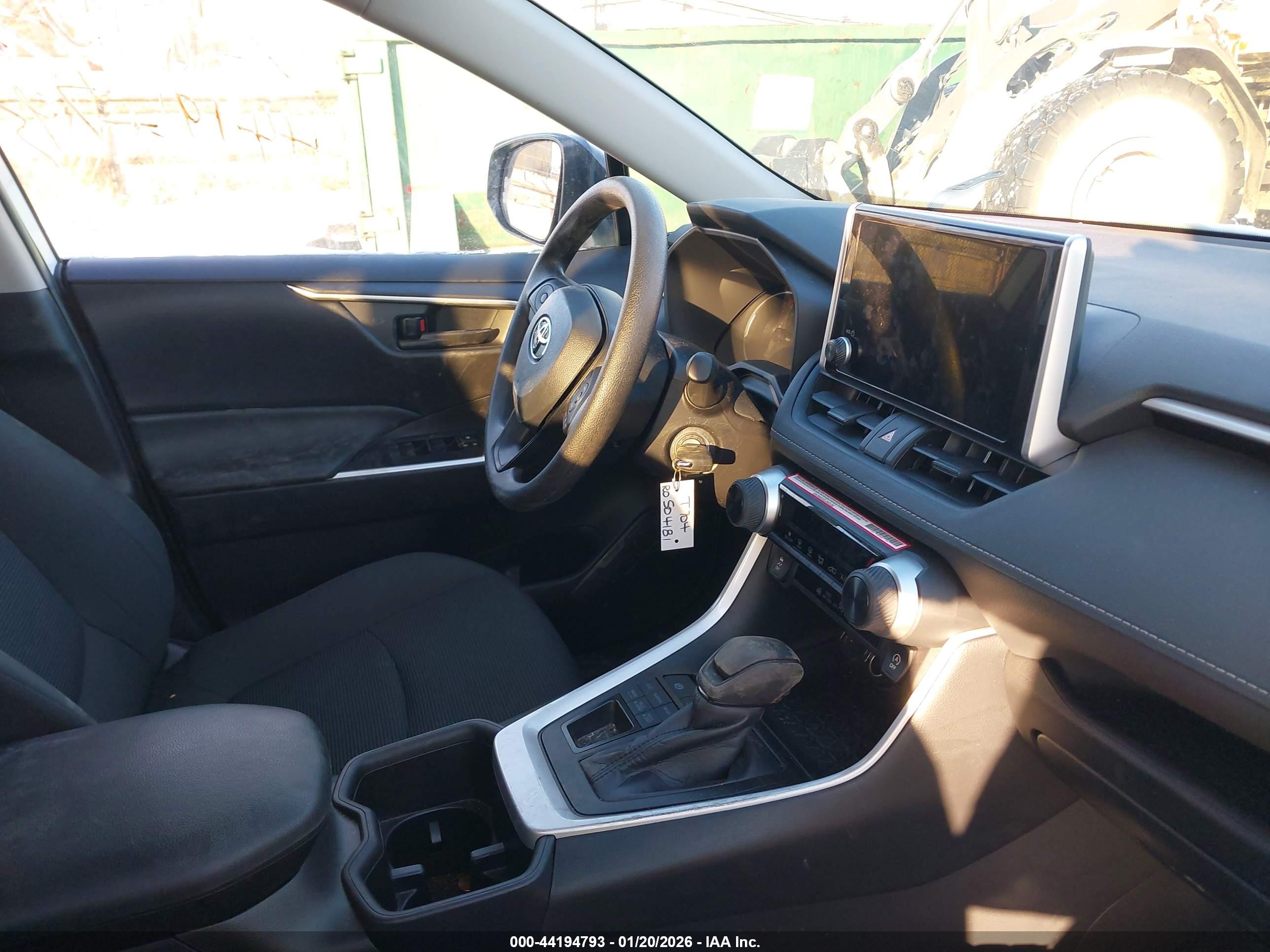 TOYOTA RAV4 image 5