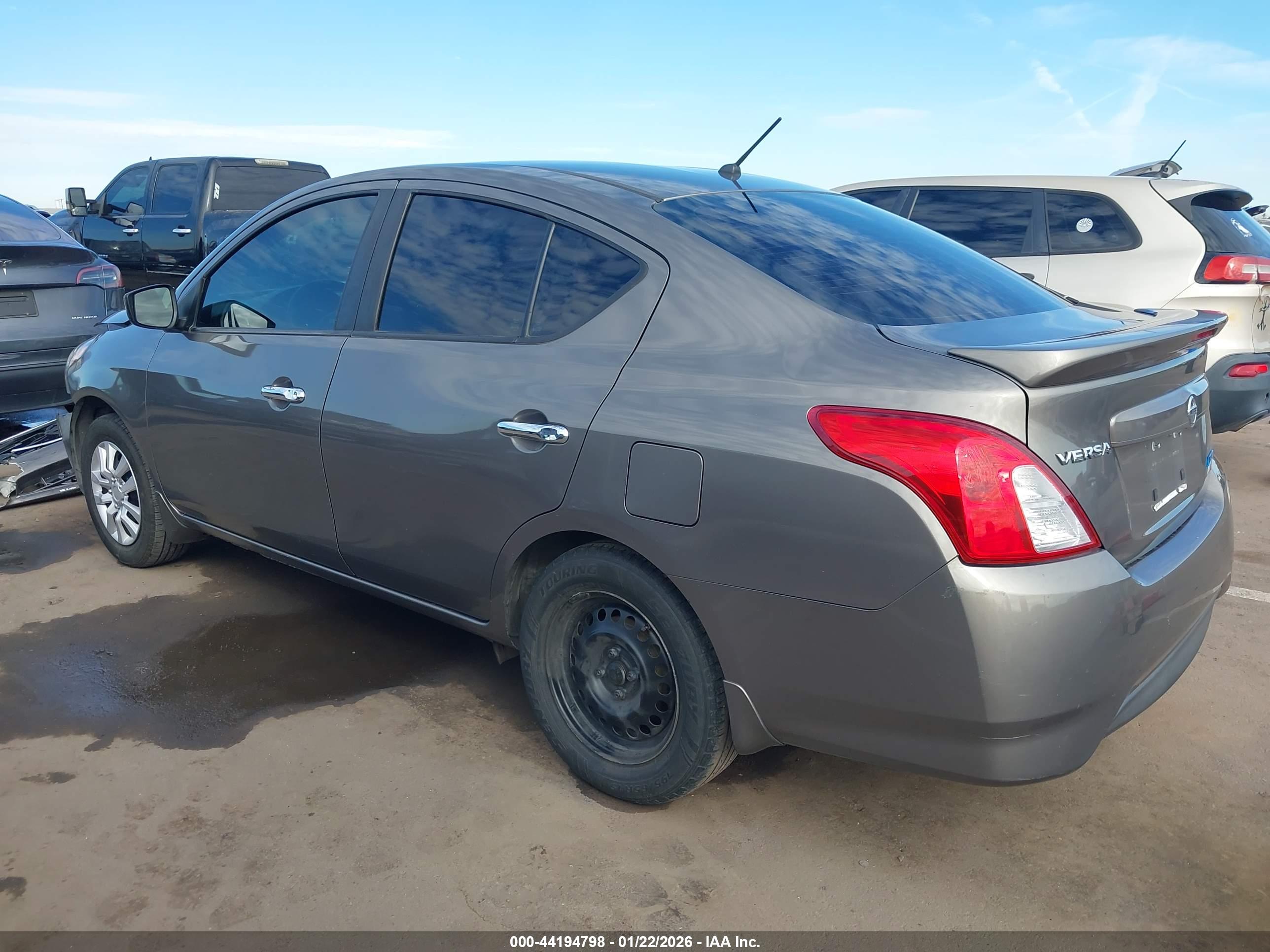 NISSAN VERSA image 3