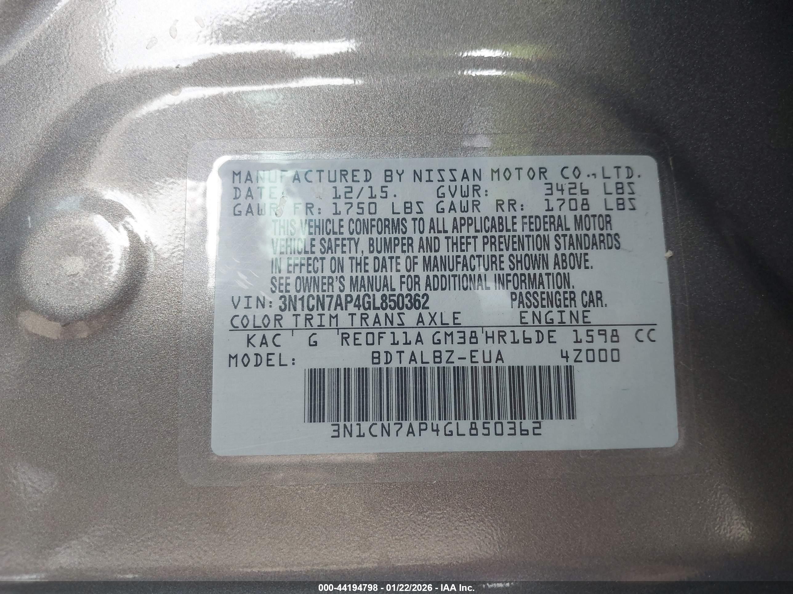 NISSAN VERSA image 9