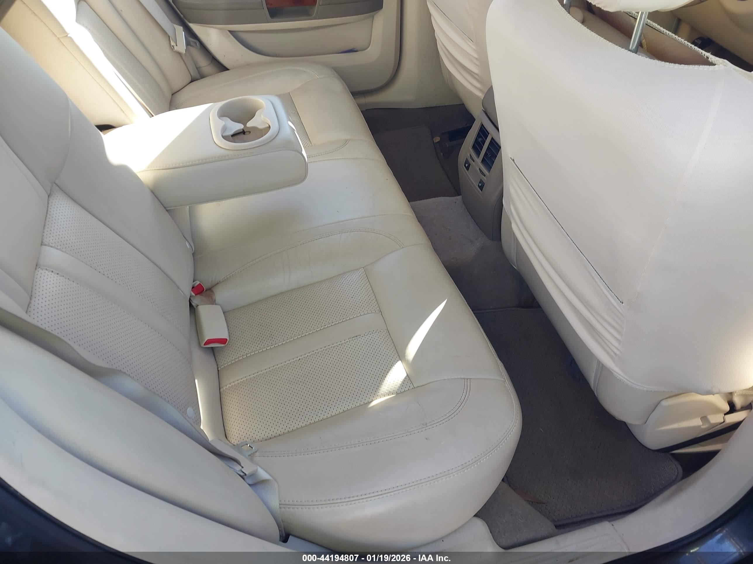 CHRYSLER 300C image 8