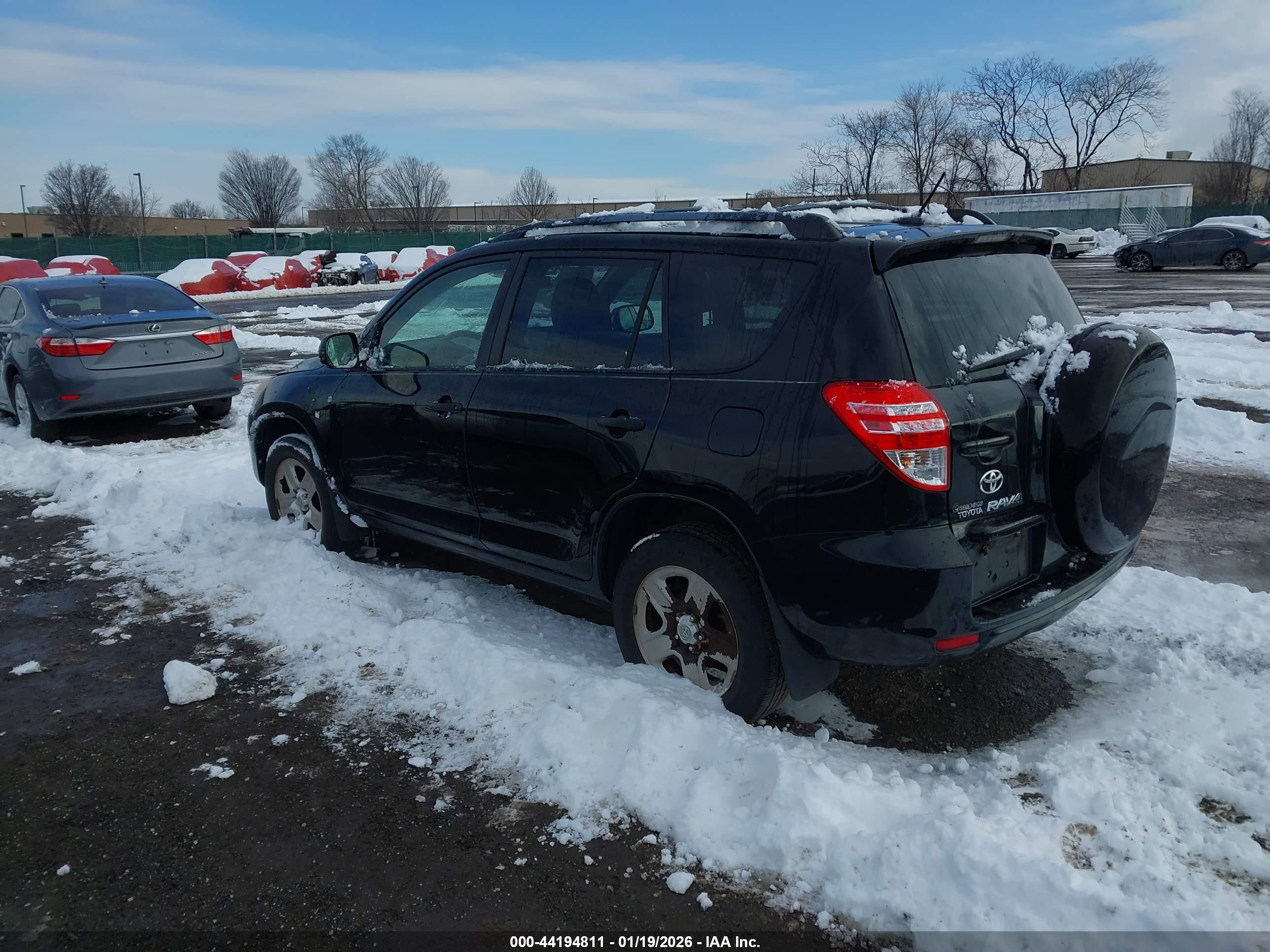TOYOTA RAV4 image 3